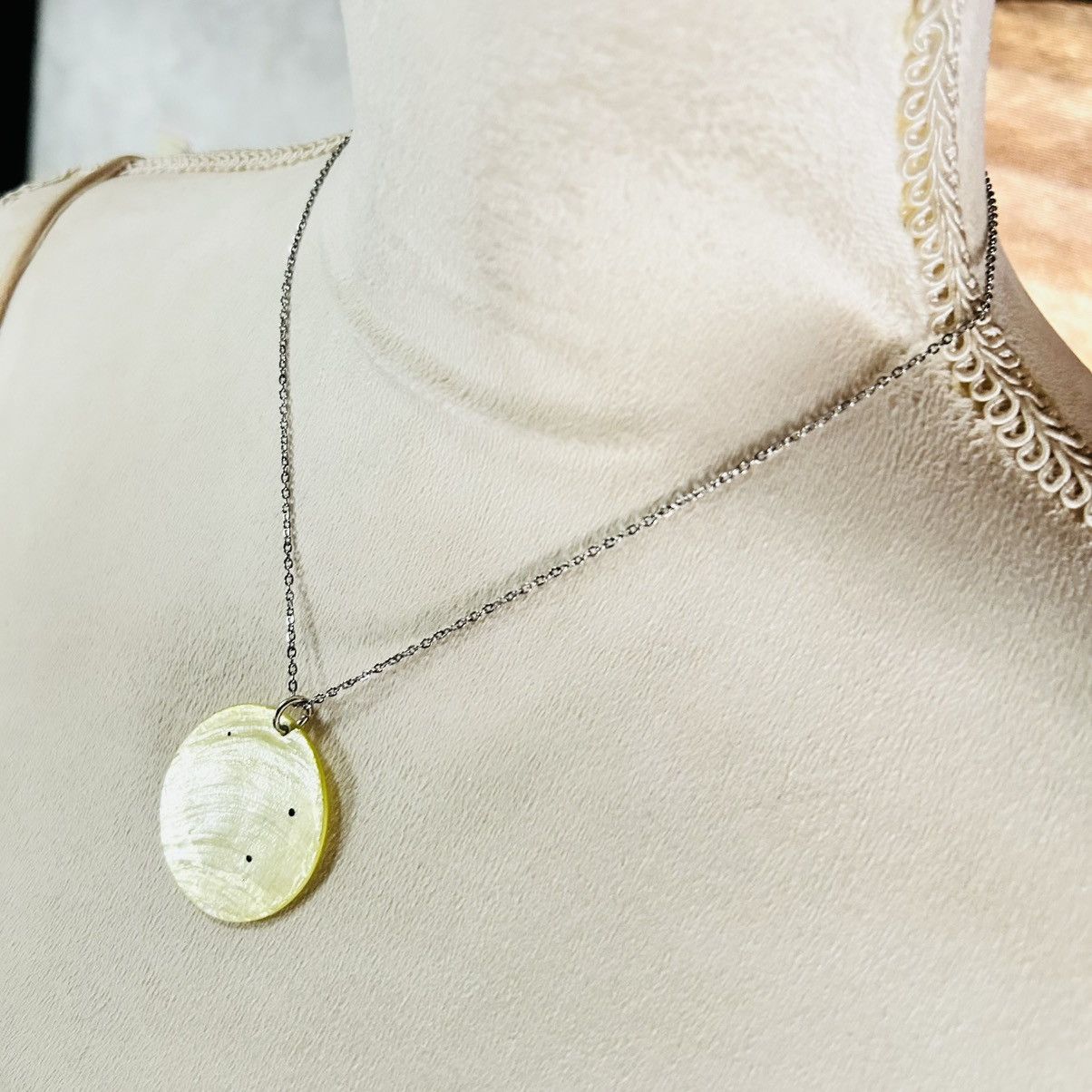 Handmade Handcrafted salvaged vintage mother of pearl necklace Size ONE SIZE - 3 Thumbnail