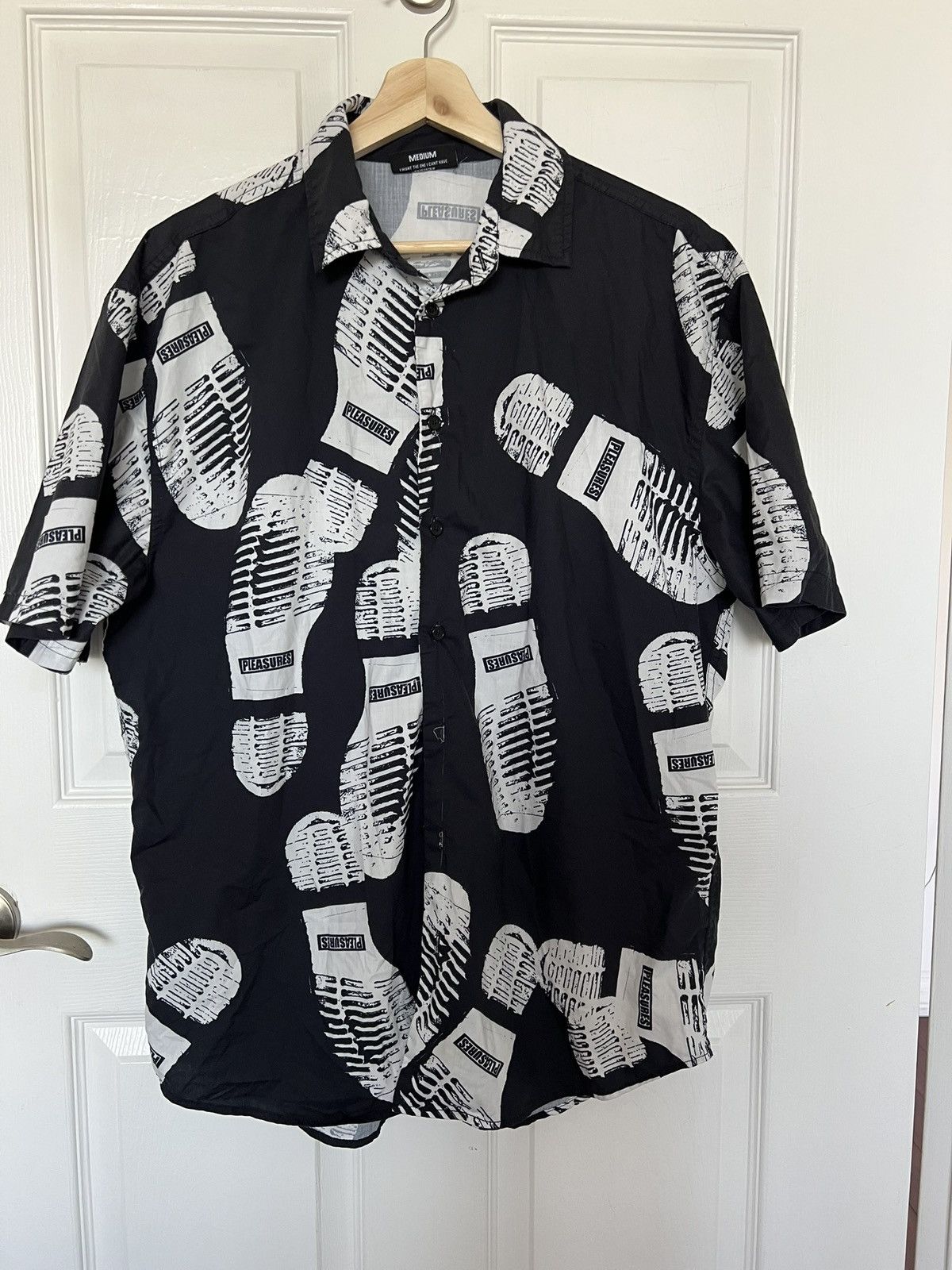 Pleasures Pleasures | Footprint Black And White Button Up Size US M / EU 48-50 / 2 - 1 Thumbnail