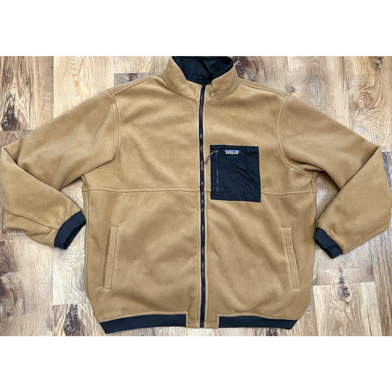 Patagonia Patagonia Reversible Jacket Men Navy Tan XXL Nylon Fleece Zip Zipper Logo Stand Collar Outdoor Casual Long Sleeve Mid-Length 2XL Blue Size US XXL / EU 58 / 5 - 5 Thumbnail