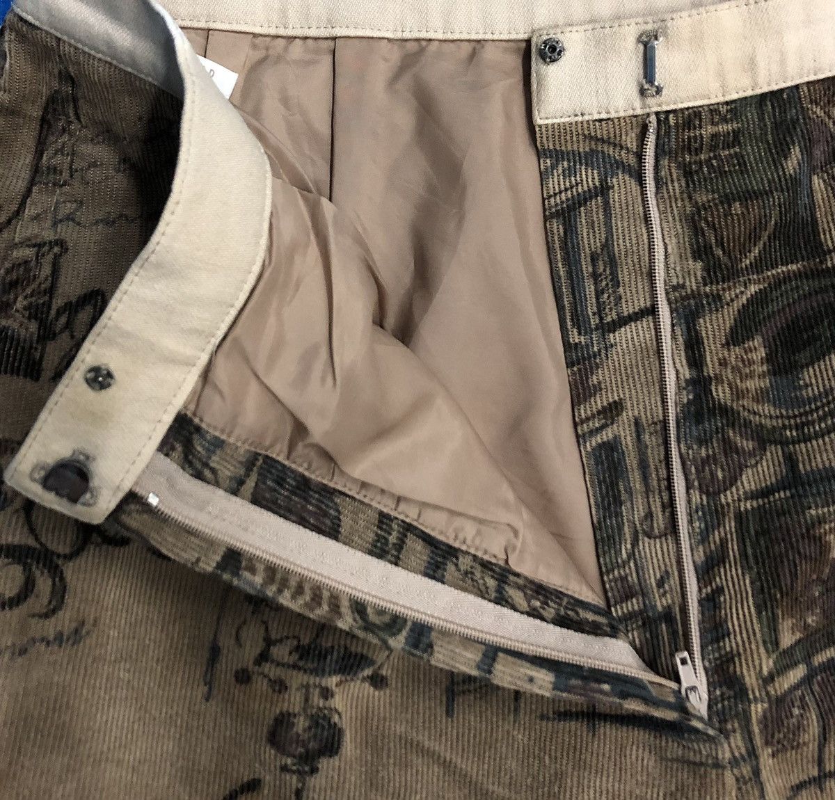 Japanese Brand Vintage Beige Graphic Print Cropped Pants Size 30" / US 8 / IT 44 - 12 Thumbnail