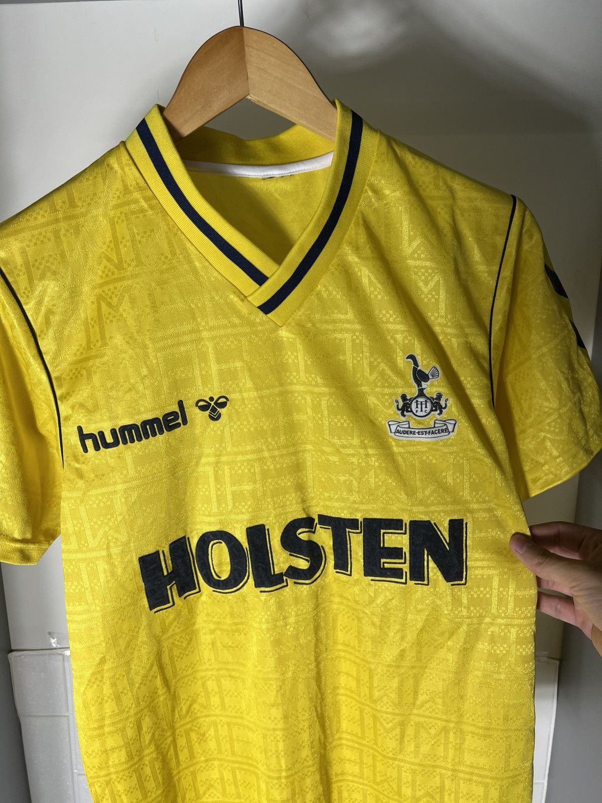 Vintage VERY RARE HUMMEL FC TOTTENHAM HOTSPUR ENGLAND SOCCER JERSEY Size US S / EU 44-46 / 1 - 6 Thumbnail