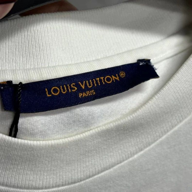 Louis Vuitton louis vuitton White embossed logo short sleeve 2502-Nextarr Size US S / EU 44-46 / 1 - 5 Thumbnail