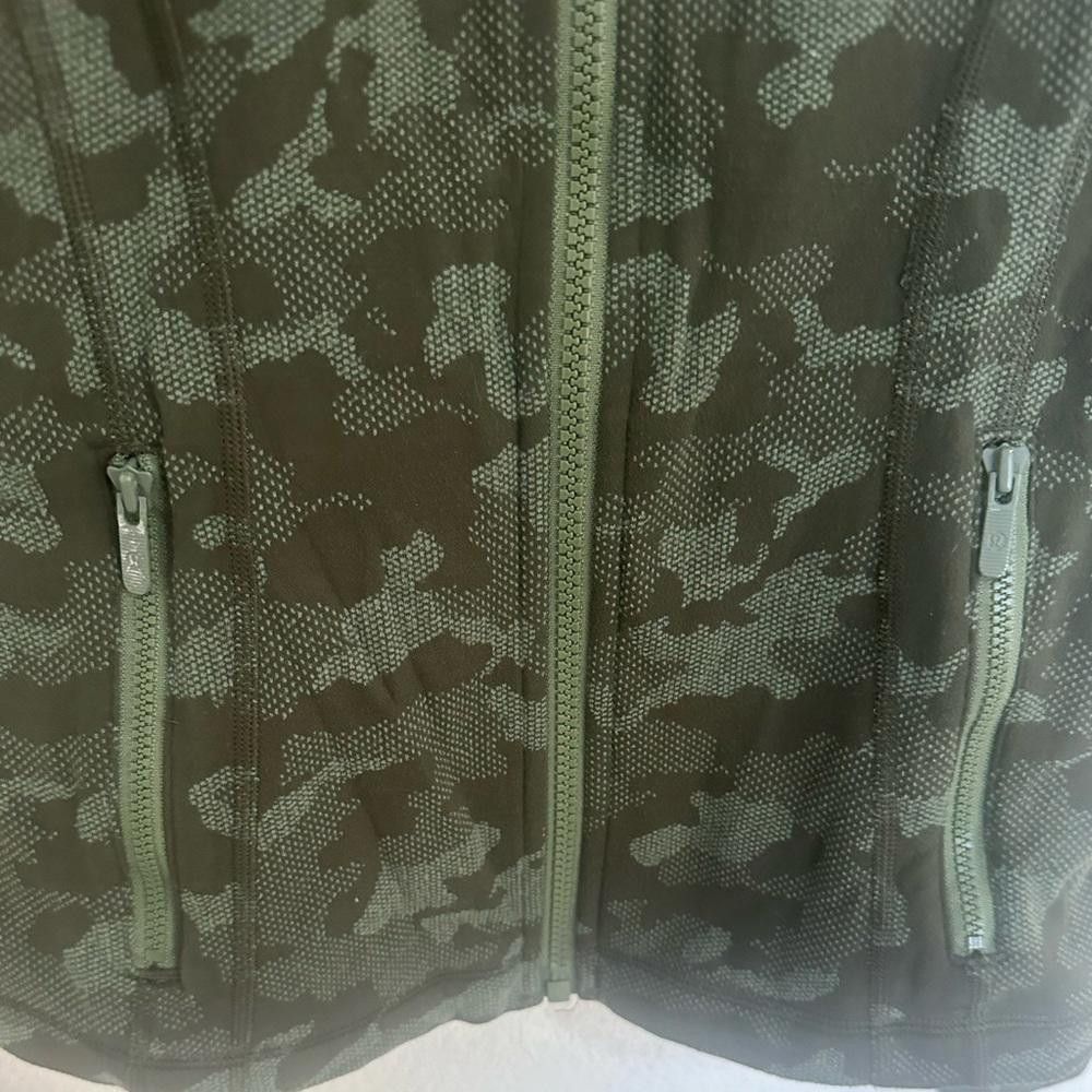 Lululemon Lululemon Define Jacket Heritage Camo Olive Green Twill 6 Size M / US 6-8 / IT 42-44 - 6 Thumbnail