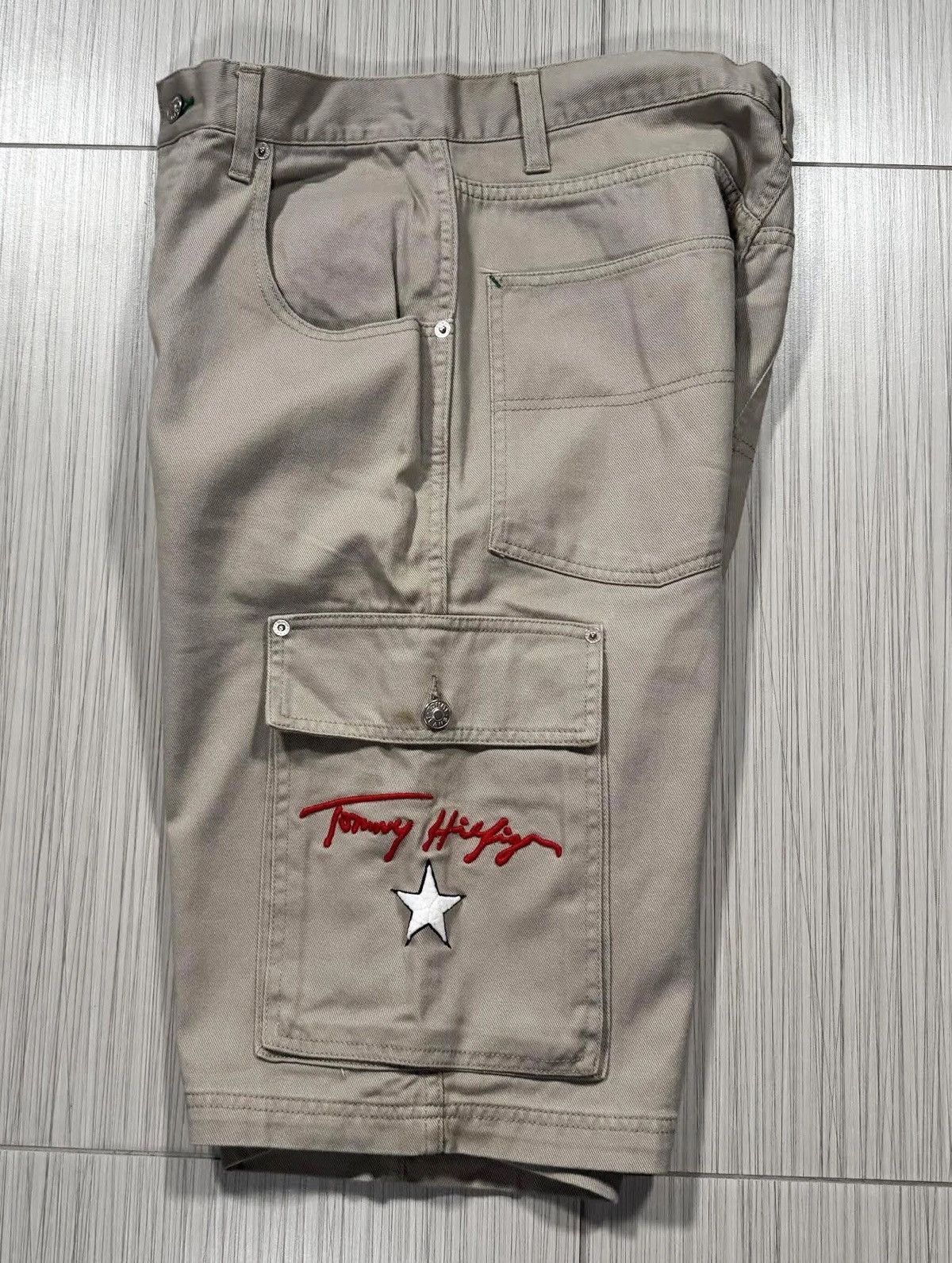 Tommy Hilfiger Vintage Tommy Hilfiger Tommy Jeans Khaki Cargo Shorts 31 Size US 31 - 2 Thumbnail