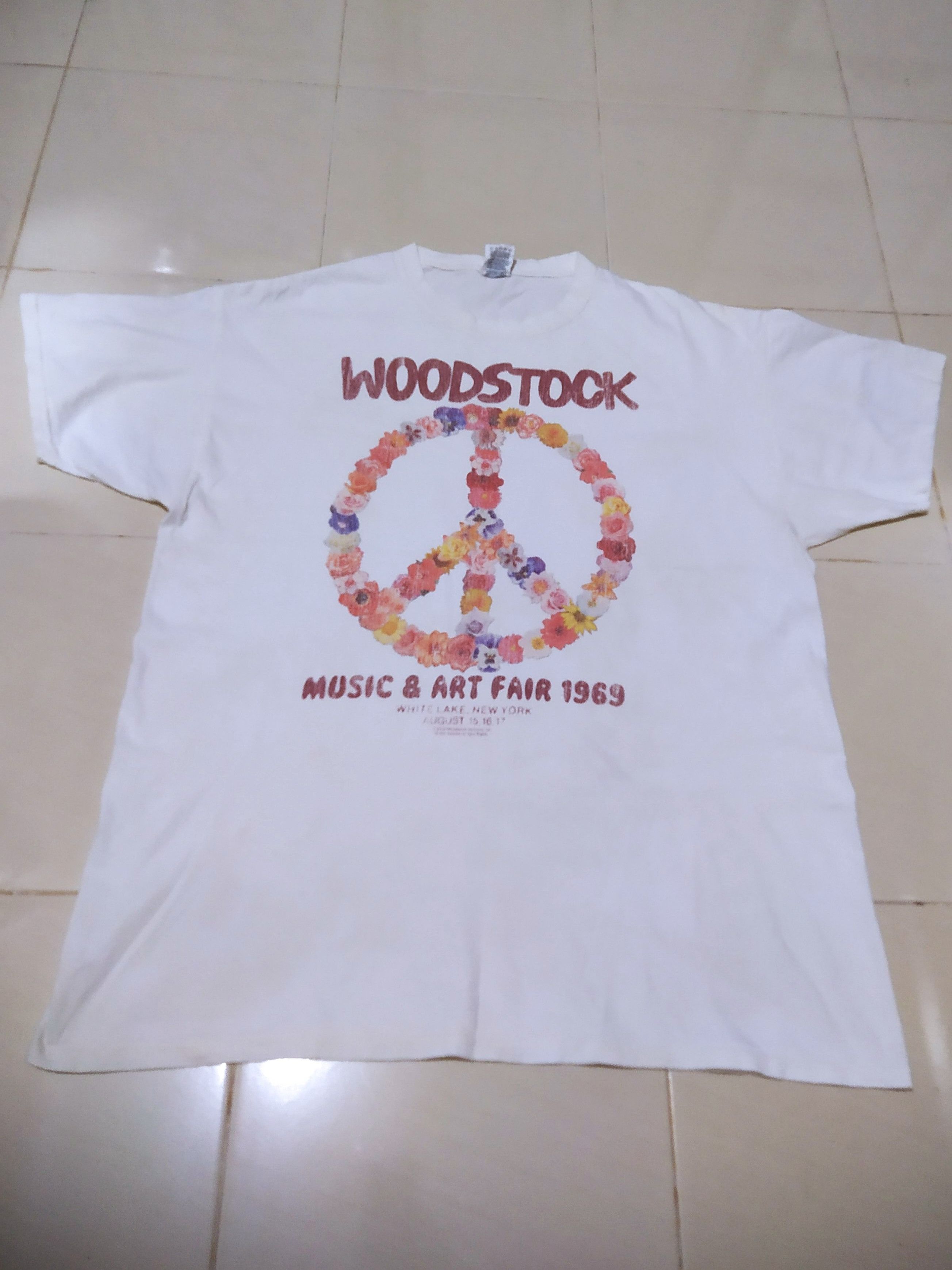 Vintage VINTAGE 2016 Woodstock Music Festival Peace Flower T-Shirt Size US XL / EU 56 / 4 - 1 Thumbnail