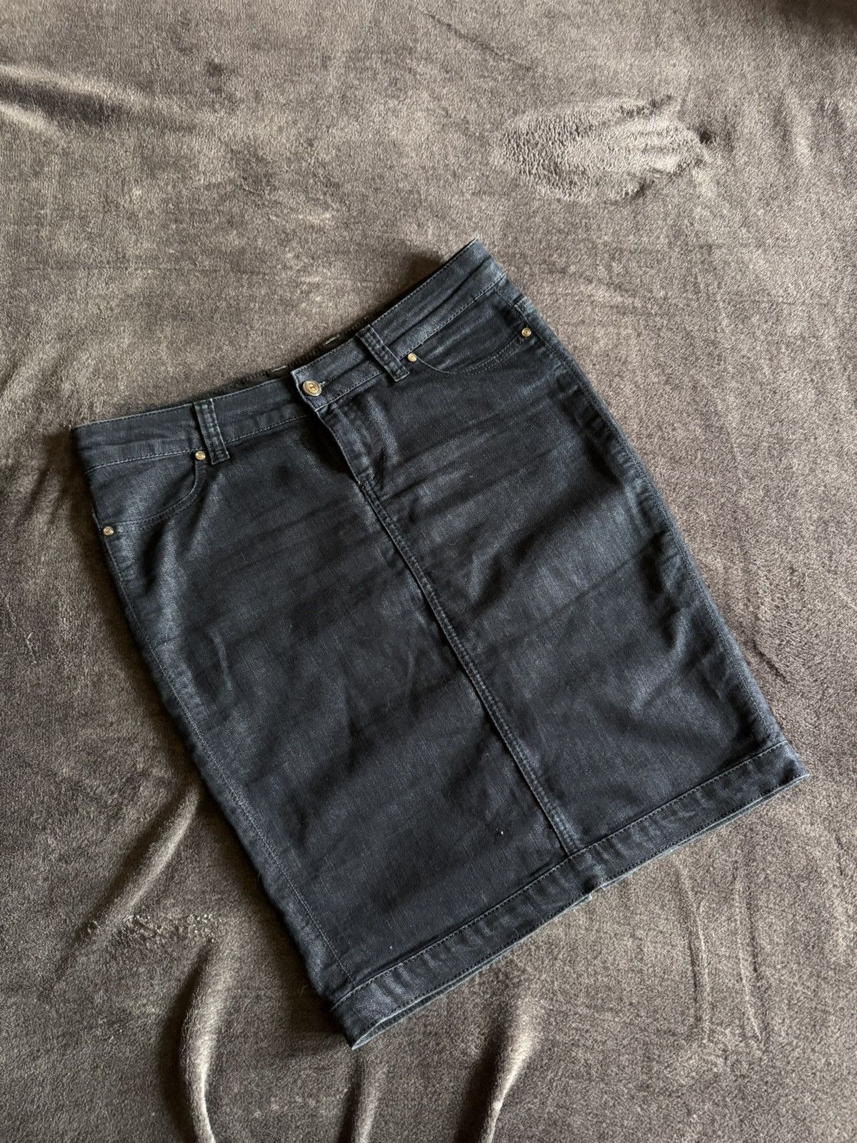 Versace Versace jeans midi skirt denim big logo vintage Size 30" / US 8 / IT 44 - 1 Thumbnail