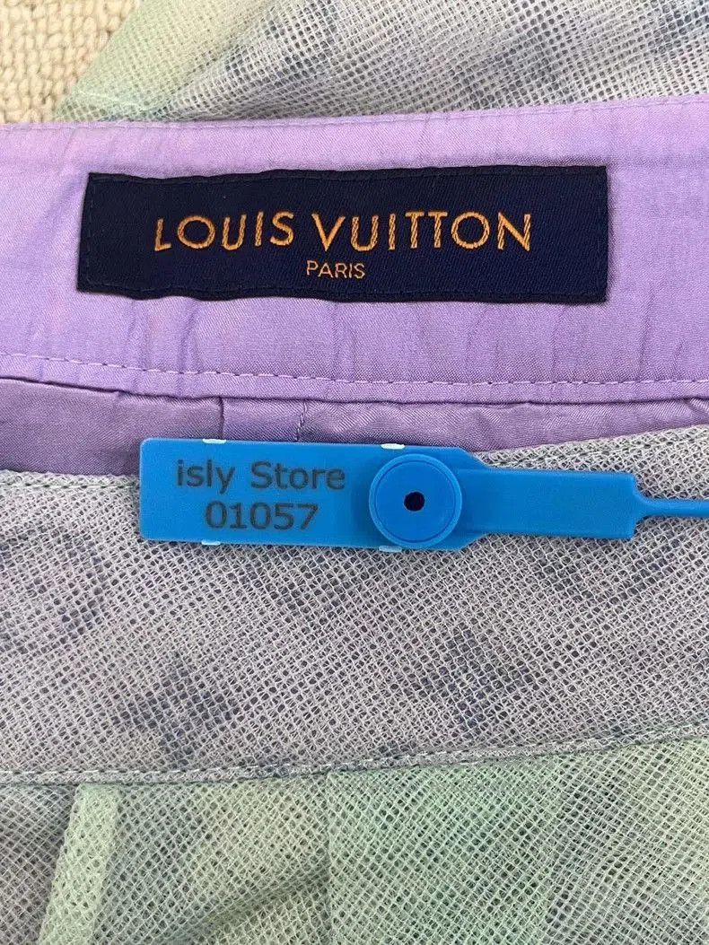 Louis Vuitton LOUIS VUITTON Logo Silk Casual Shorts. Size US 38 / EU 54 - 4 Thumbnail