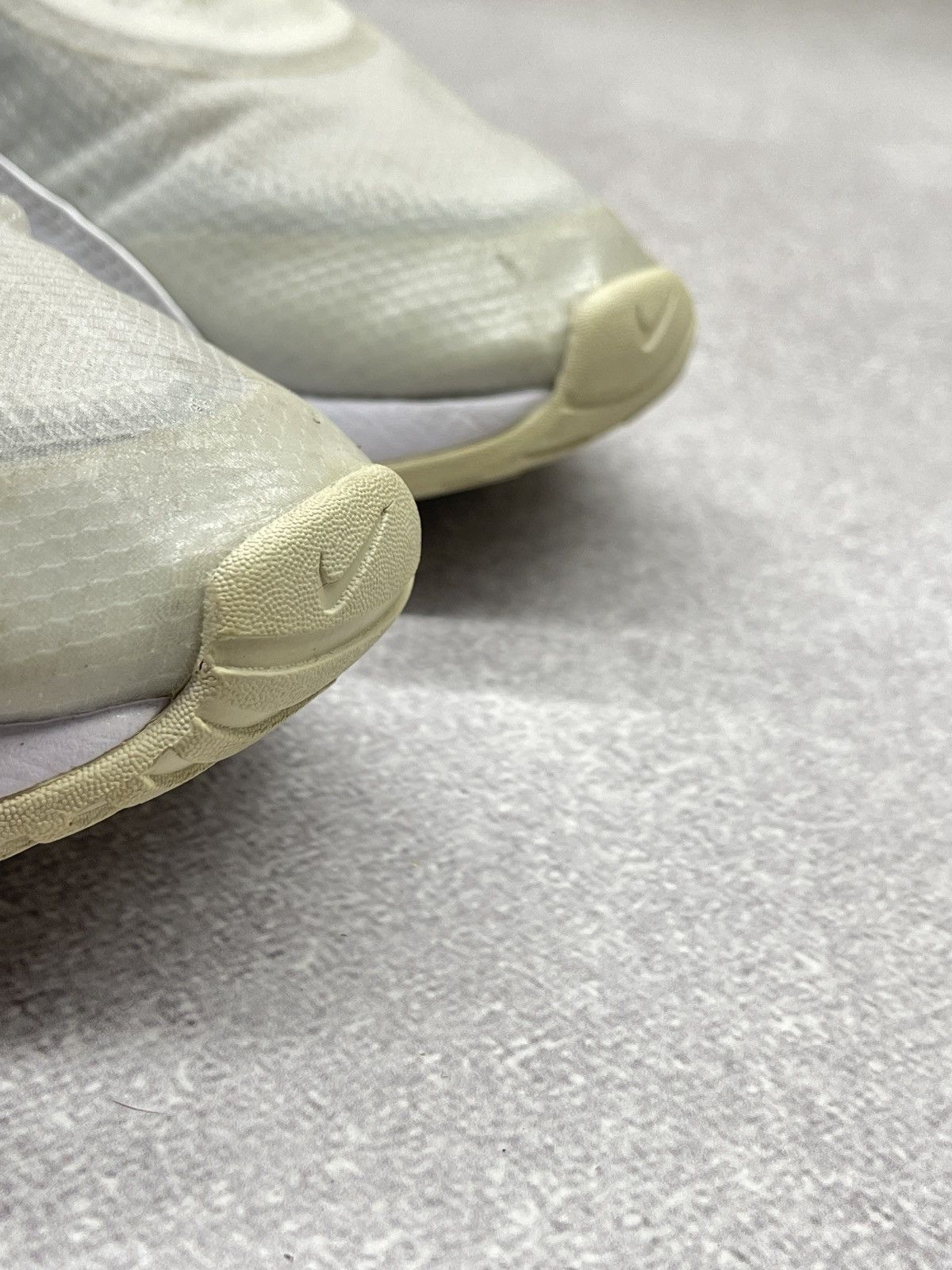 Nike Mens Nike Air Max 2090 Triple White Sneakers Drill Running Size US 9.5 / EU 42-43 - 8 Thumbnail