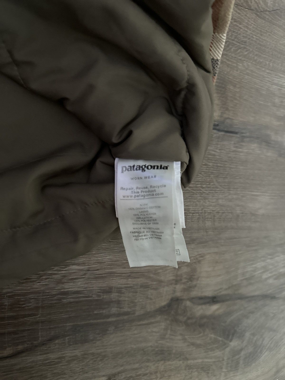 Patagonia Lightweight Insulated Fjord Flannel Jacket XL Mojave Khaki Size US XL / EU 56 / 4 - 7 Thumbnail