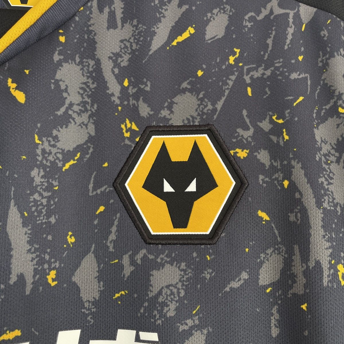 Castore Wolverhampton Adama Traore Away Jersey Shirt 2021/2022 M-L Size US L / EU 52-54 / 3 - 5 Thumbnail