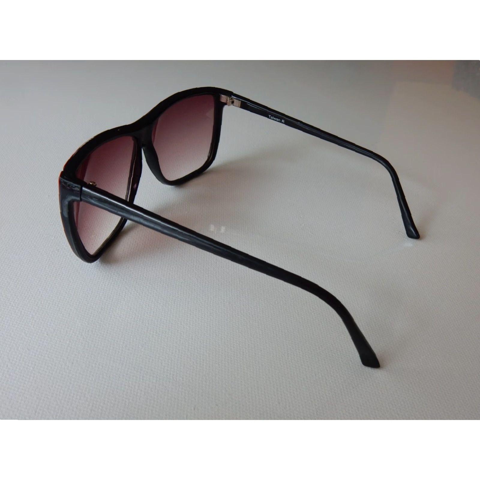 Vintage VTG Sunglasses Women Taiwan Unbranded Black & Red Sunglasses Size ONE SIZE - 3 Thumbnail