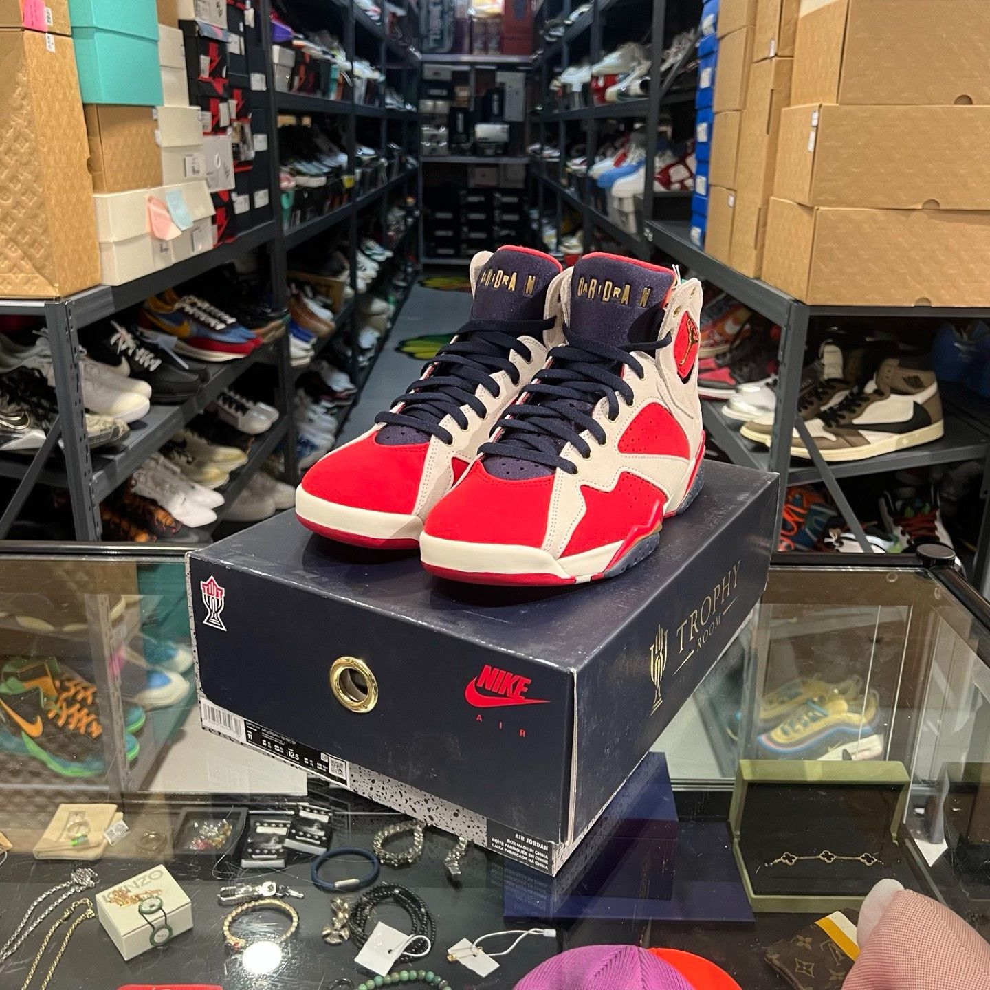 Nike Nike Lowtop Sneakers 11.5 Men Size US 11.5 / EU 44-45 - 1 Thumbnail
