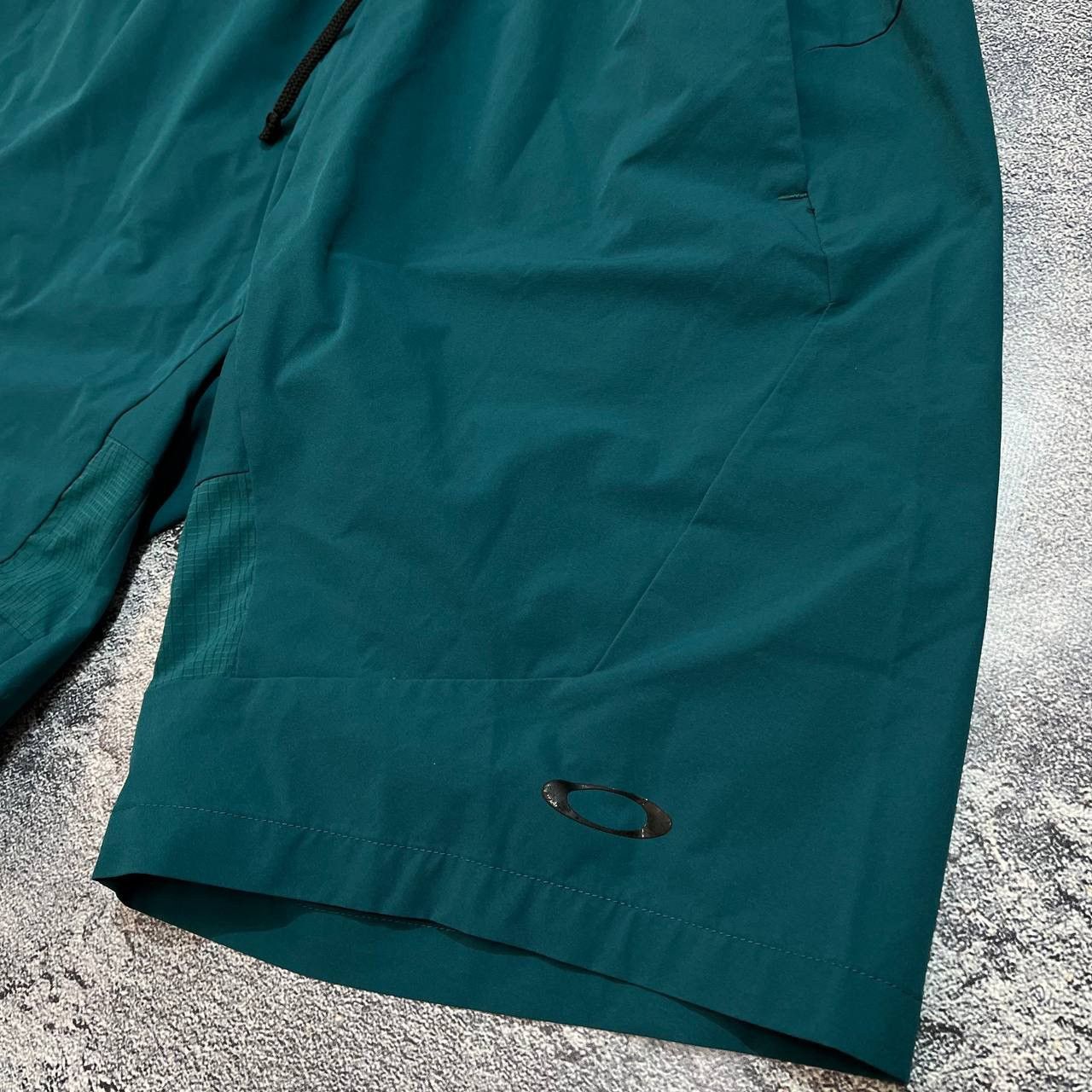 Oakley × Vintage Vintage Oakley Shorts Mini Logo Swimwear Surfing Style Y2K Size US 33 - 11 Thumbnail