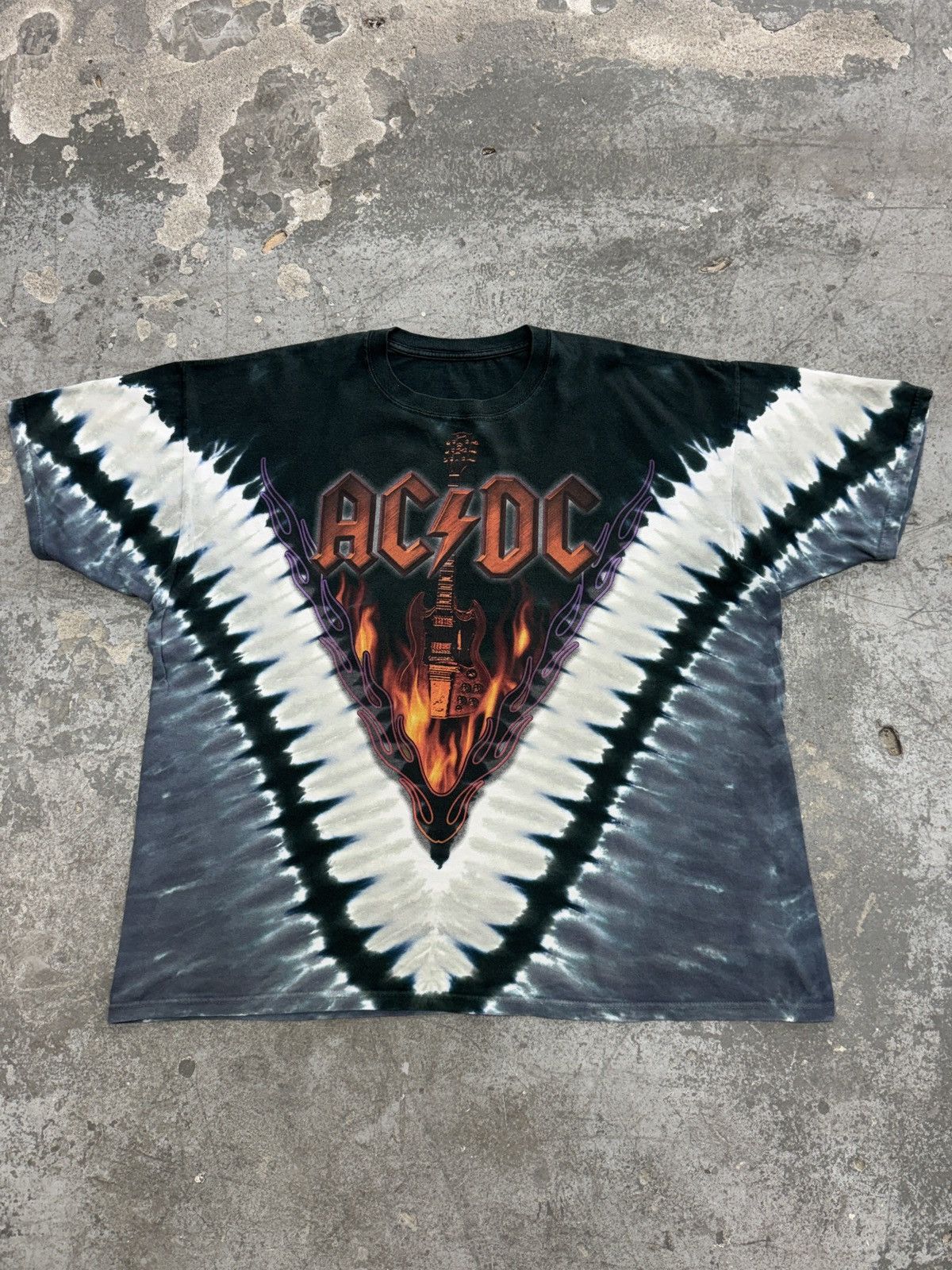 Band Tees Vintage AC/DC Hells Bells Tee Size US XL / EU 56 / 4 - 1 Thumbnail