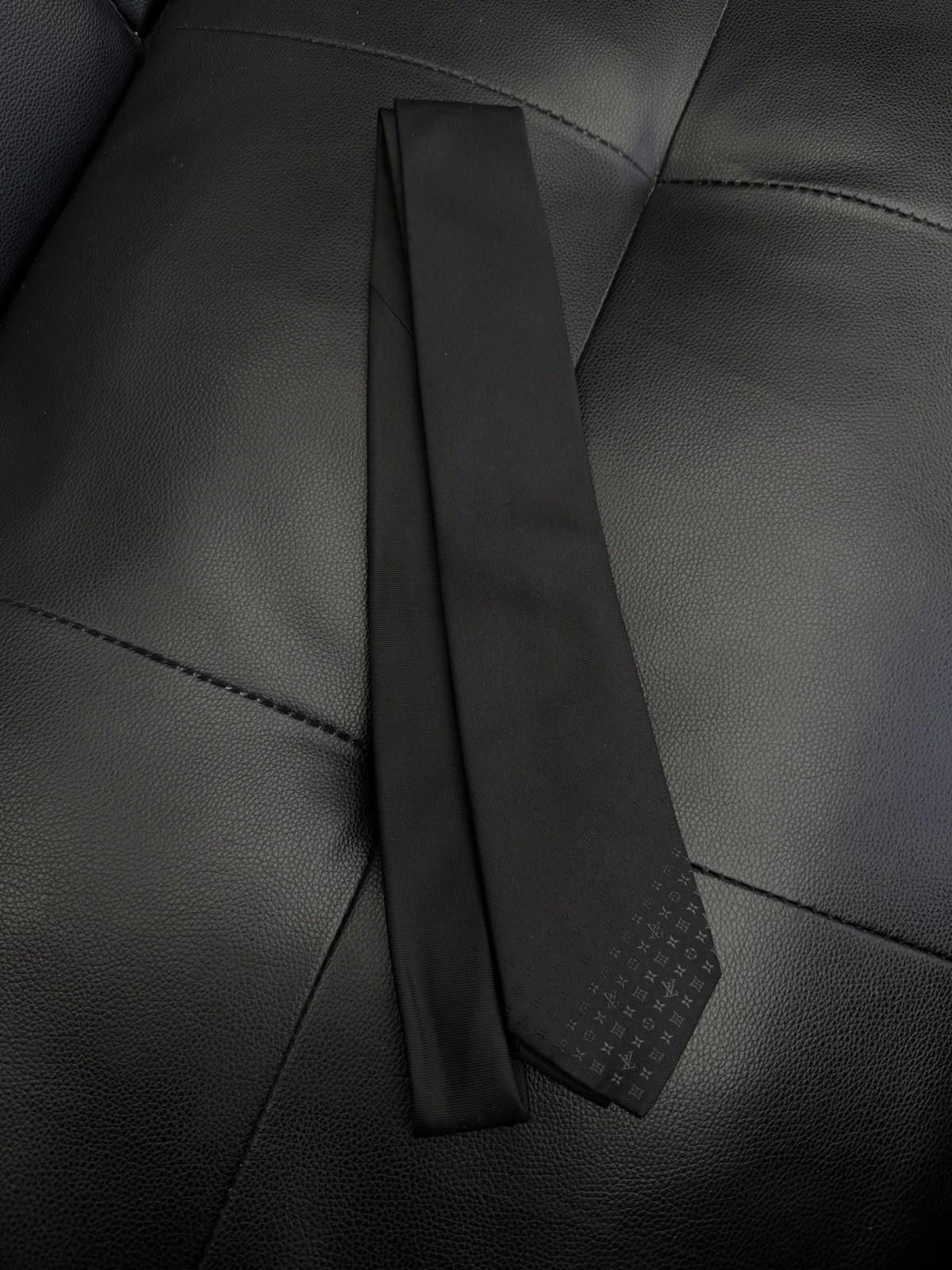 Louis Vuitton Louis Vuitton Tie Silk 100 % Authentic Monogram Tie , Black Size ONE SIZE - 6 Thumbnail