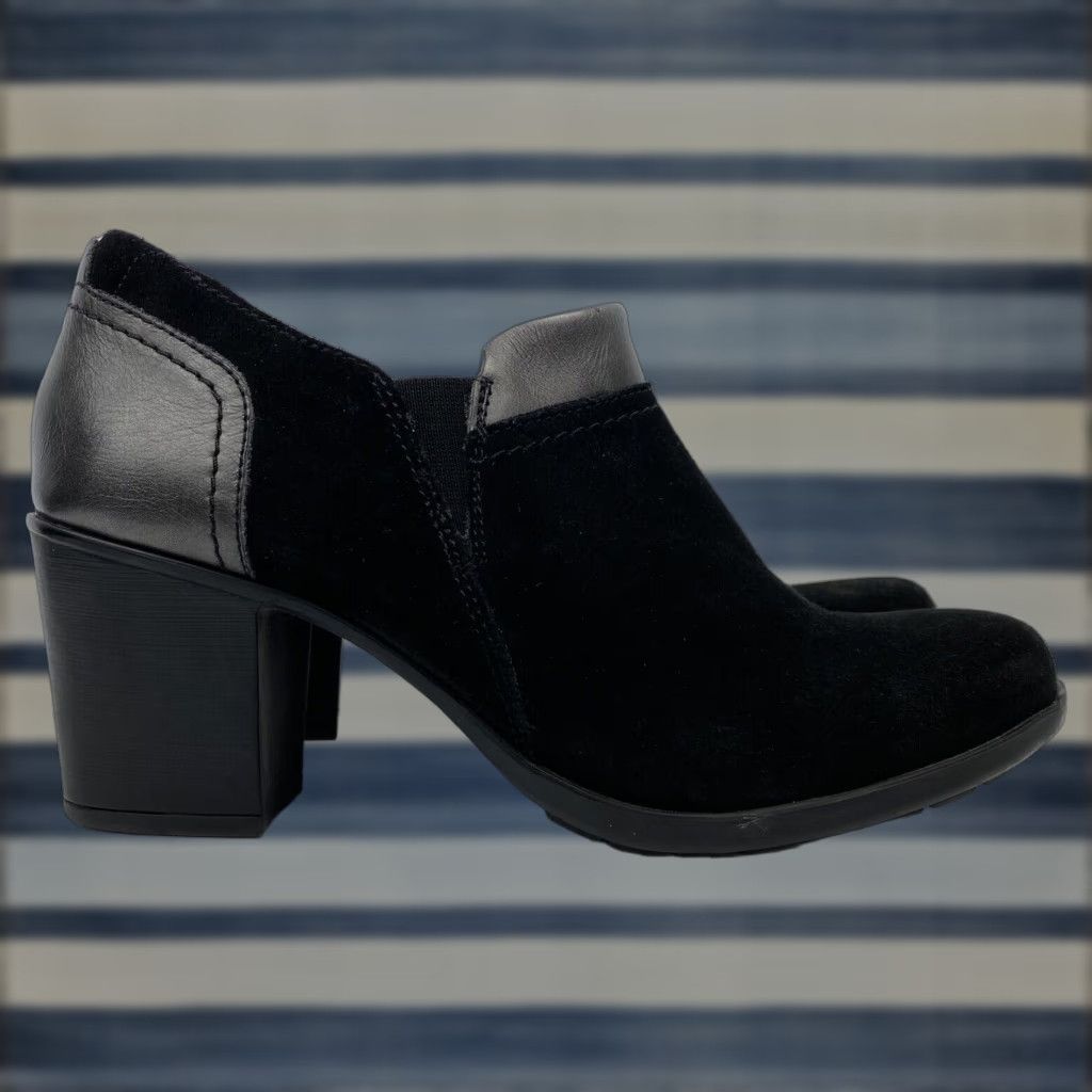 Clarks Black Suede Leather Mid Pump Heel Shoes Booties Size 8 Womens