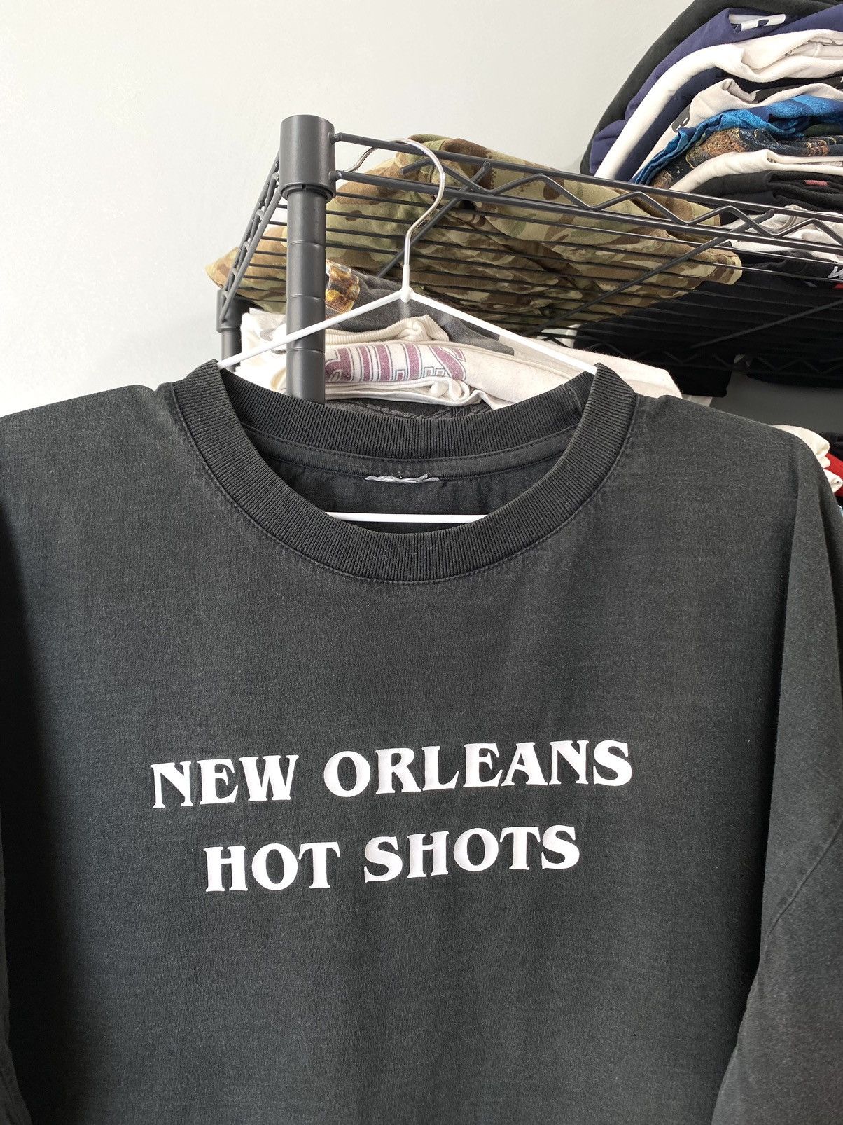 Vintage Vintage New Orleans Hot Shots Movie T Shirt Funny Art Size US XL / EU 56 / 4 - 2 Thumbnail