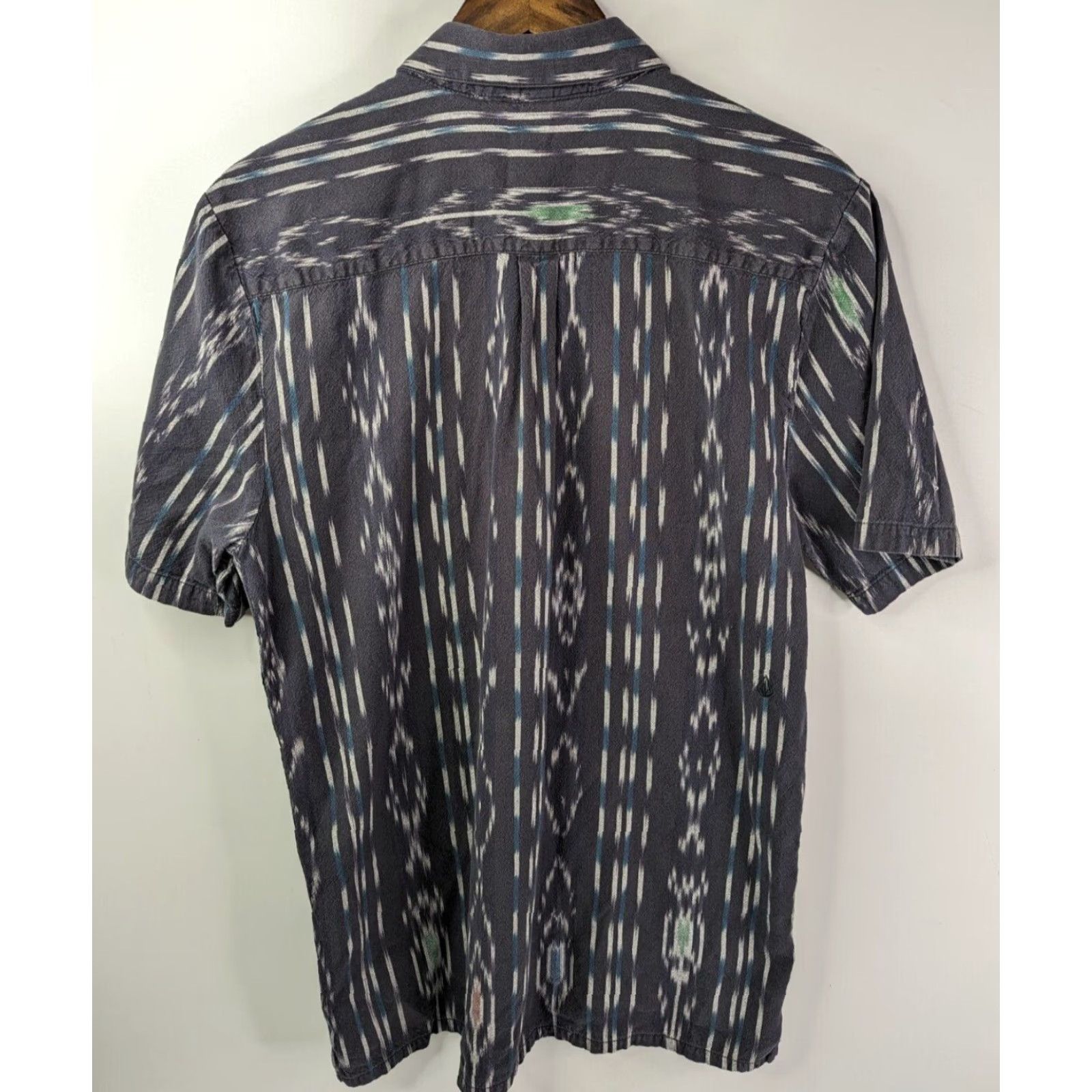 Volcom VINTAGE Volcom Shirt Mens L Aztec Classic Fit Short Sleeve Button Casual Size US L / EU 52-54 / 3 - 2 Thumbnail