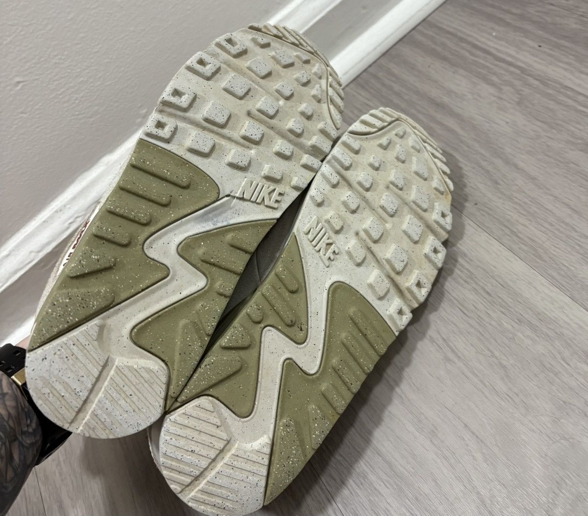 Nike Mens Size 7.5 - Nike Air Max 90 Phantom Neutral Olive Size US 7.5 / EU 40-41 - 7 Thumbnail