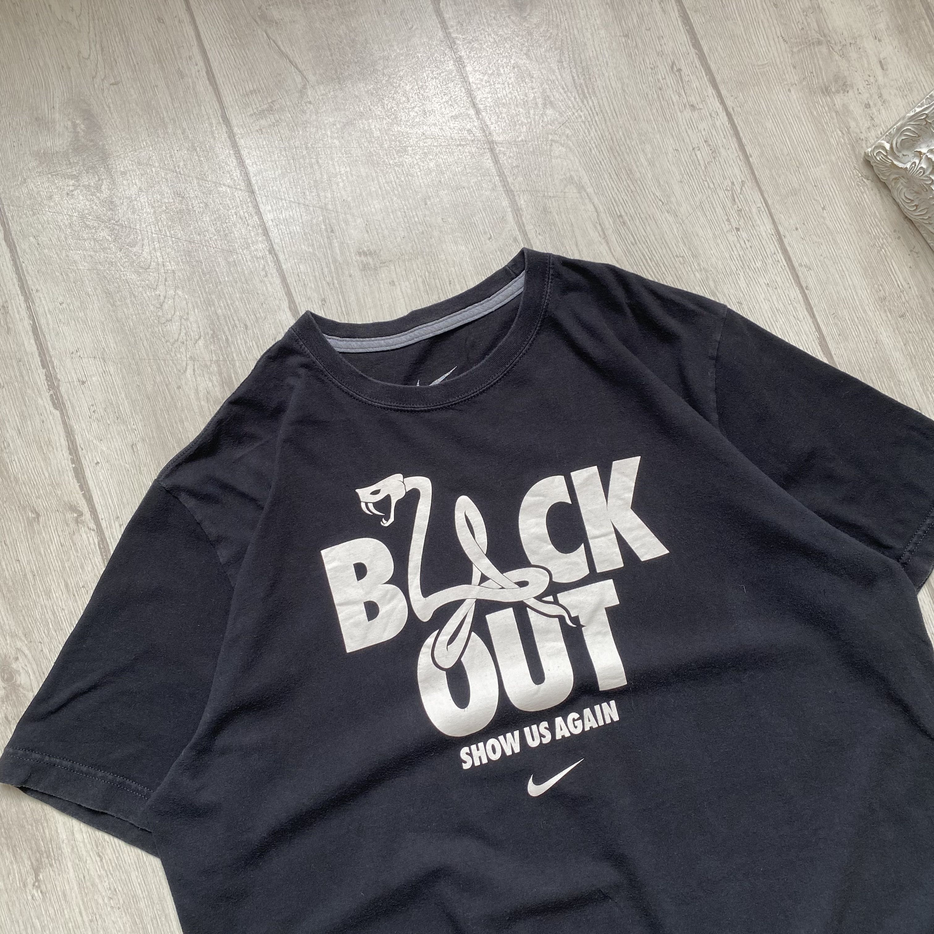 Nike 🐍 Vintage 00s Nike Big logo tee Black Out Drill Swoosh Size US L / EU 52-54 / 3 - 2 Thumbnail