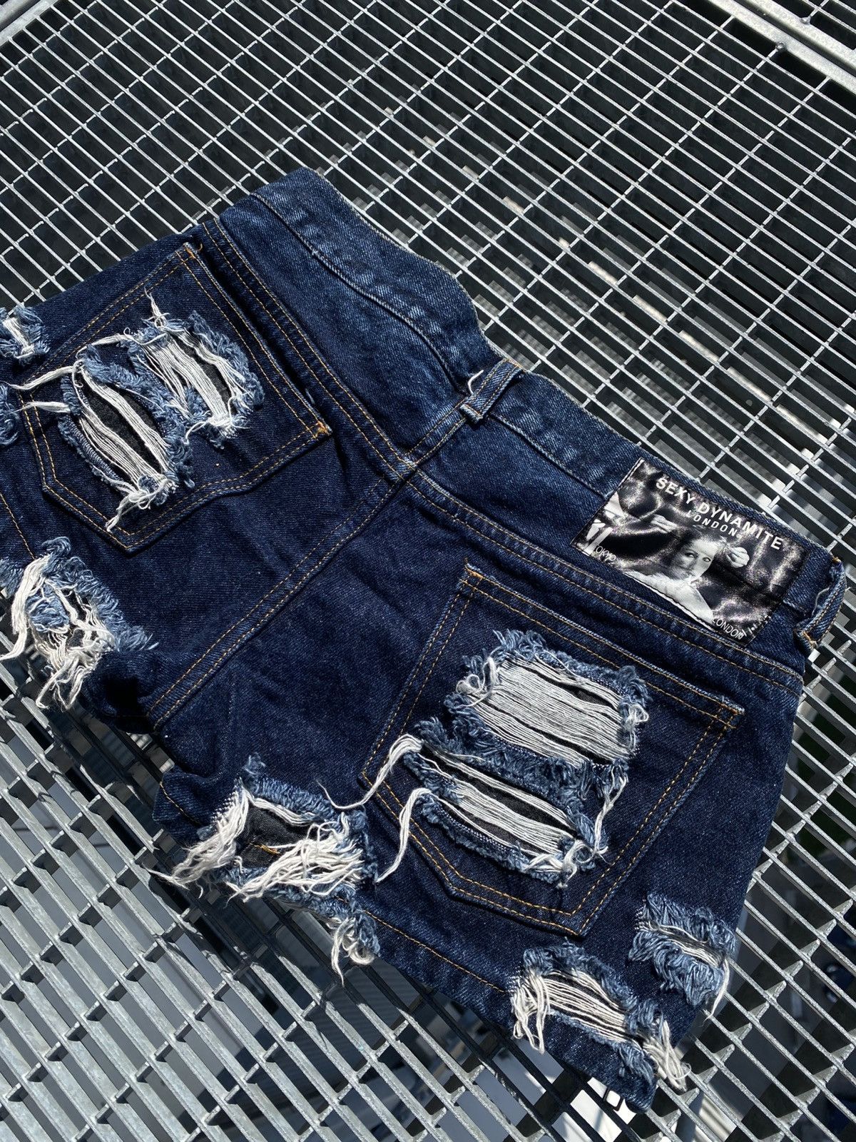 Japanese Brand Sexy Dynamite Distressed Y2K Japanese Goth Alt Mini Shorts Size 26" / US 2 / IT 38 - 9 Thumbnail