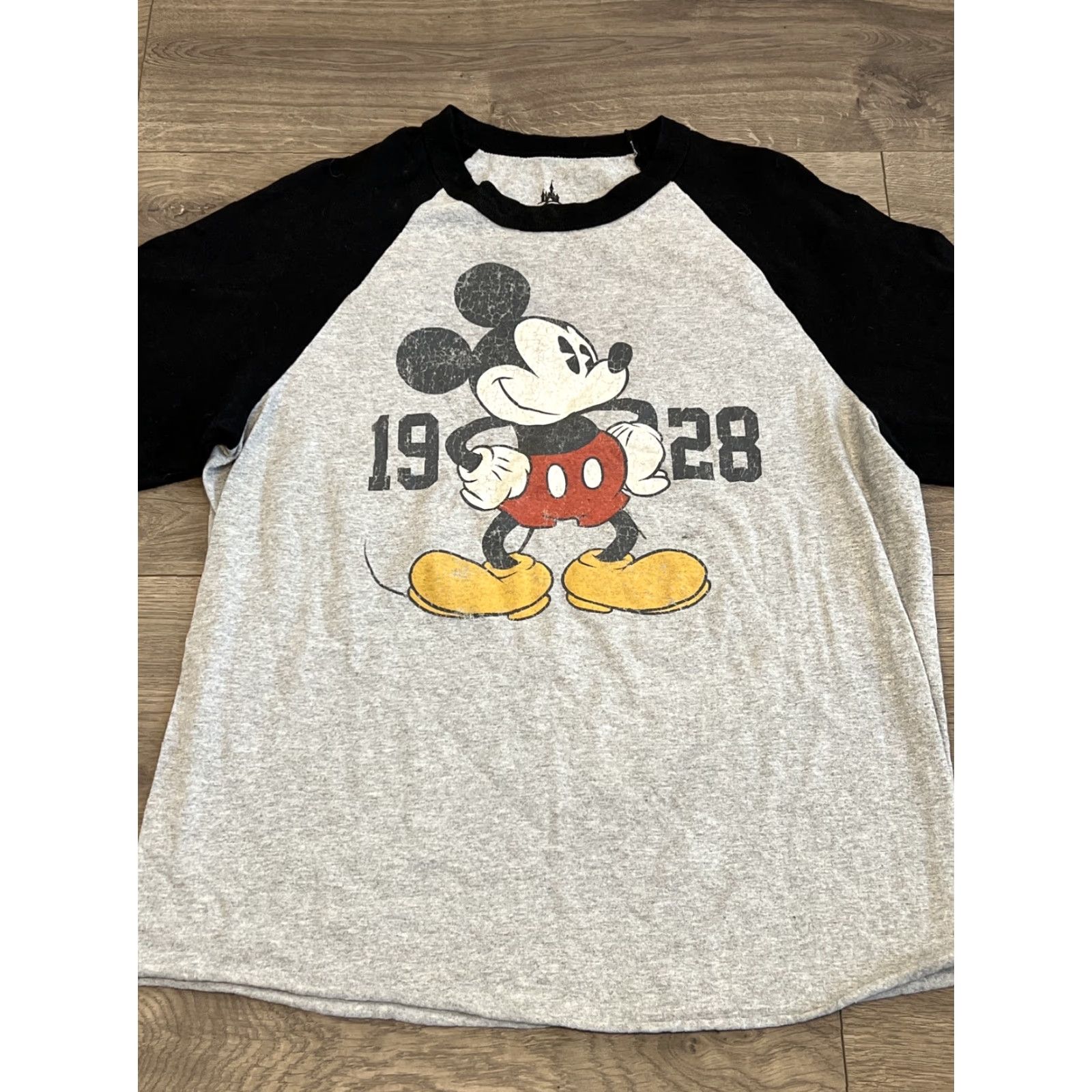 Disney VINTAGE Disney Mickey Mouse Shirt Adult Large Gray Raglan Crewneck 90s Men T-Shirt Gray Cotton Blend Jersey 2020s Mens 2028 Size US L / EU 52-54 / 3 - 2 Thumbnail