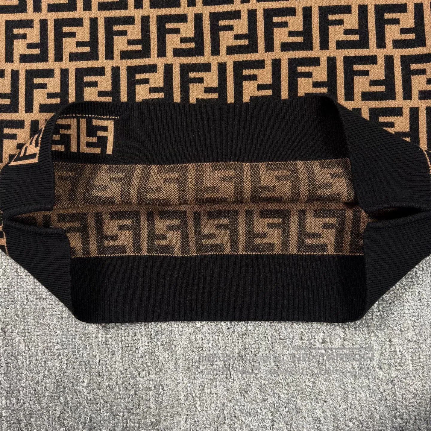 Fendi Fendi Monogram Short Sleeve Knit. Size S / US 4 / IT 40 - 5 Thumbnail