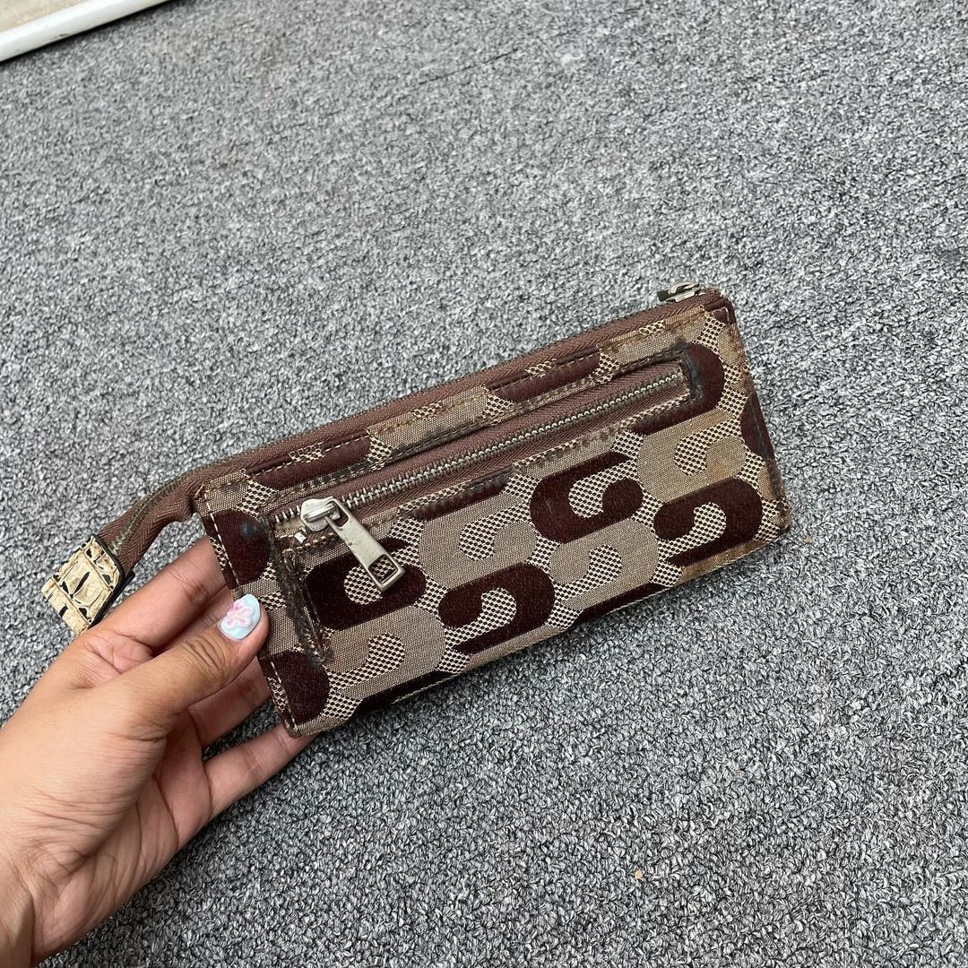 Guess Vintage Y2k wallet logo latch and leather Size ONE SIZE - 3 Thumbnail
