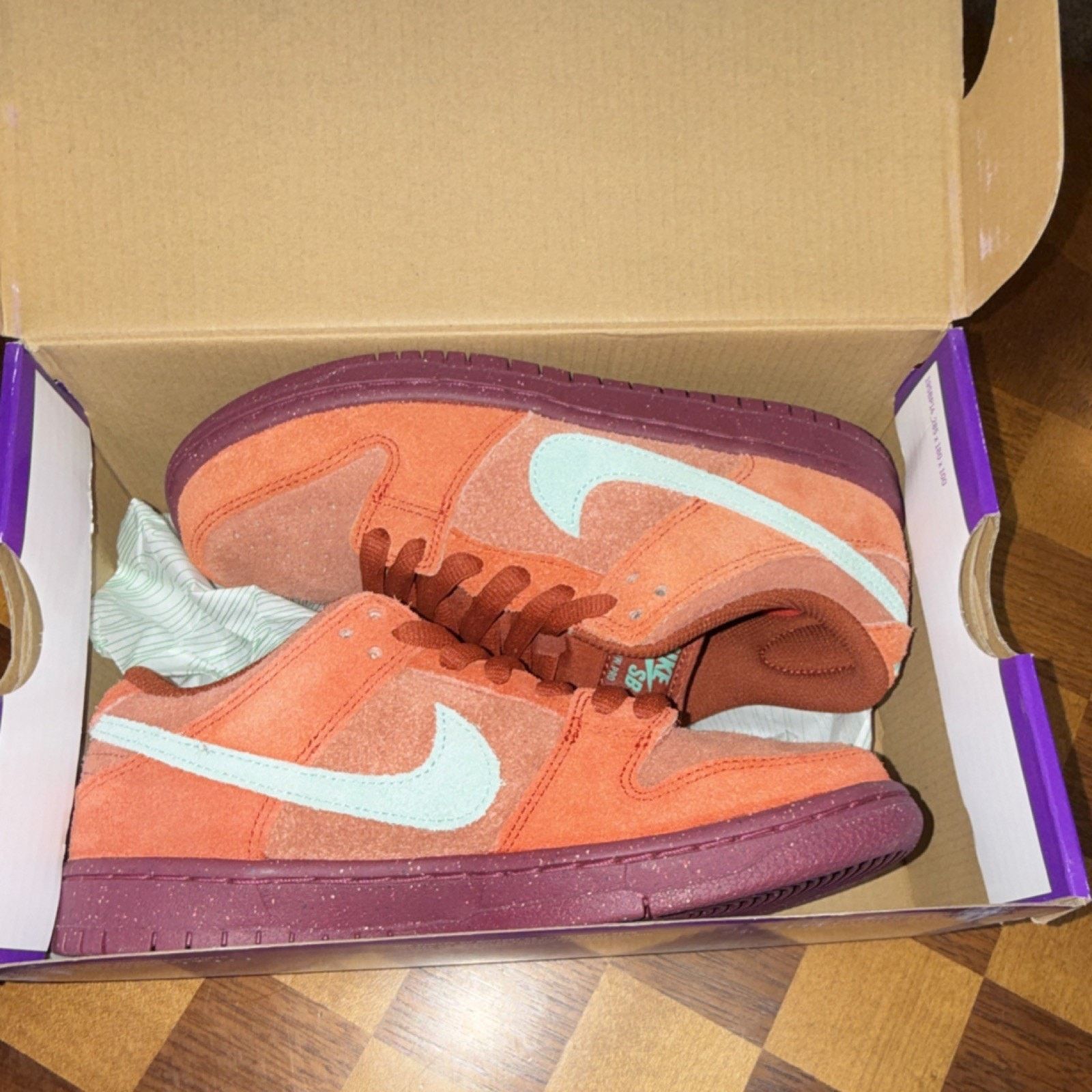 Nike Nike SB Dunk Low Pro PRM Mystic Red/Emerald Rise Suede Women Size US 5 / EU 37 - 9 Thumbnail