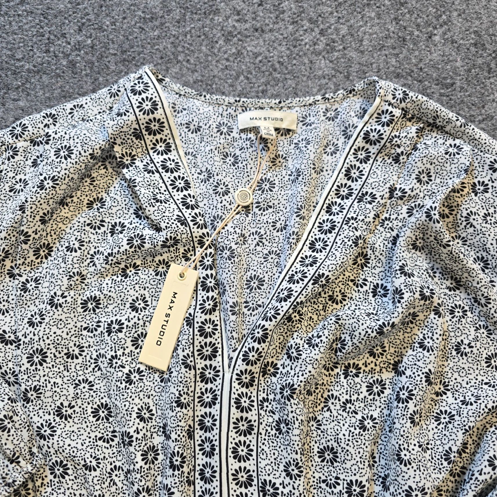 Vintage Max Studio Top Womens Size Medium White Black Floral Belted V Neck Career Casual Size M / US 6-8 / IT 42-44 - 2 Thumbnail
