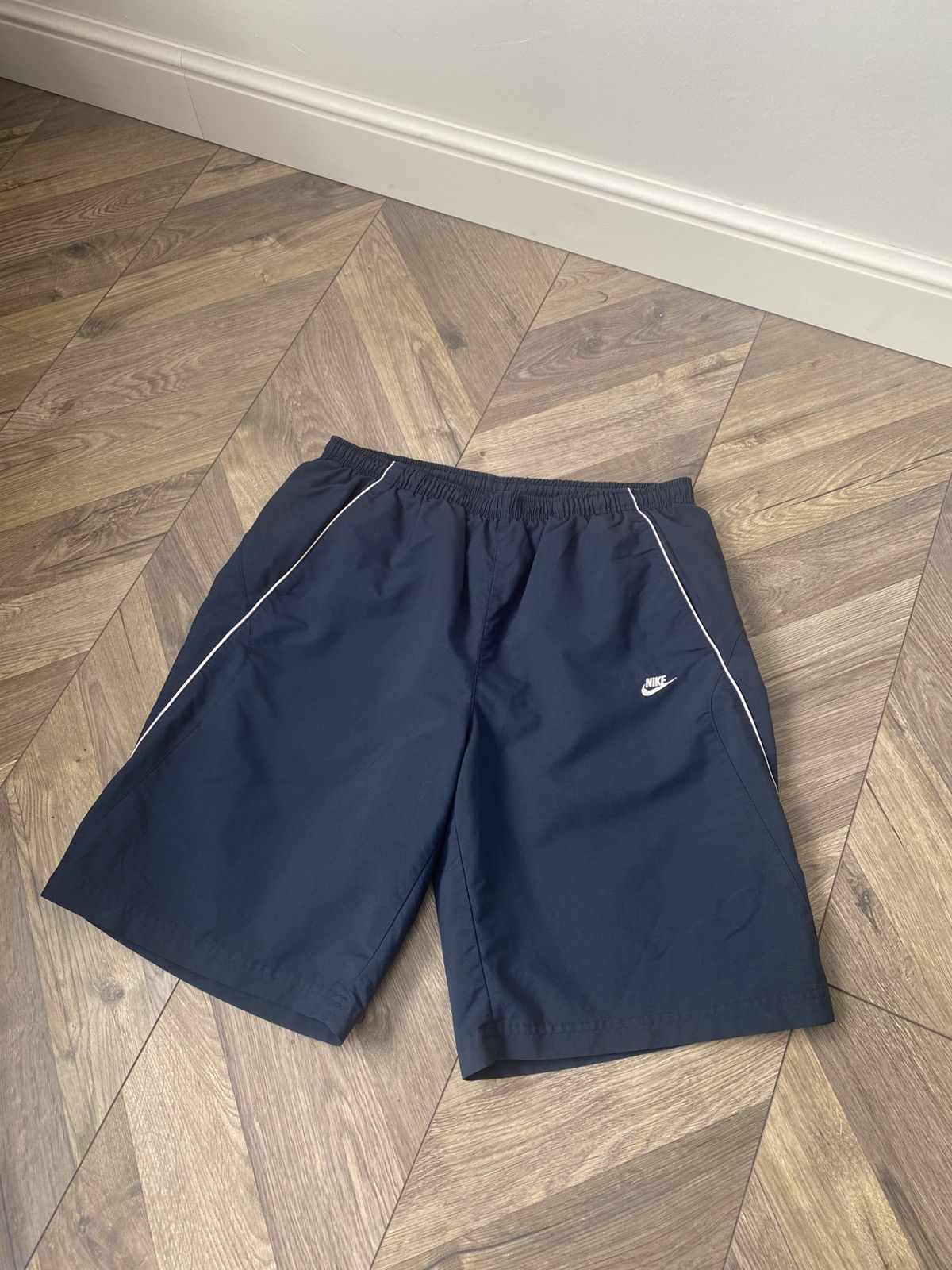 Nike Vintage Nike Shorts 90 s style Size US 33 - 4 Thumbnail