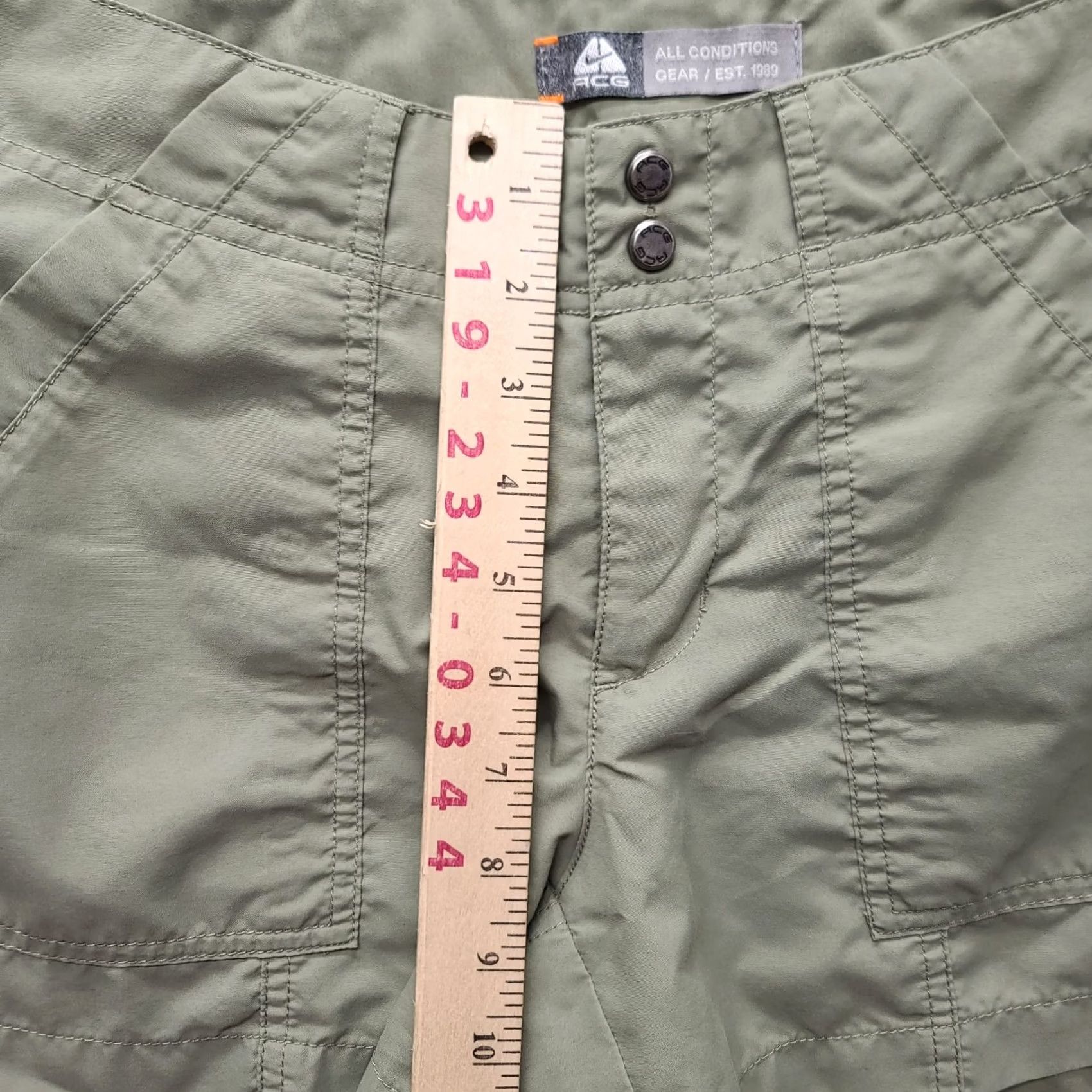Nike ACG Nike ACG Shorts Women Cargo Outdoors Hiking Casual Comfort Green 4 Solid Lightweight Breathable Pockets Size 27" / US 4 / IT 40 - 4 Thumbnail