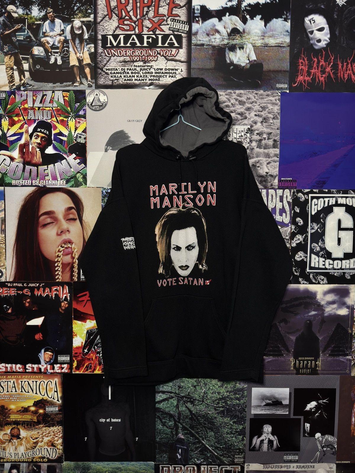 Marilyn Manson Vintage Marilyn Manson Rare Vote Satan Hoodie Size US XL / EU 56 / 4 - 1 Thumbnail