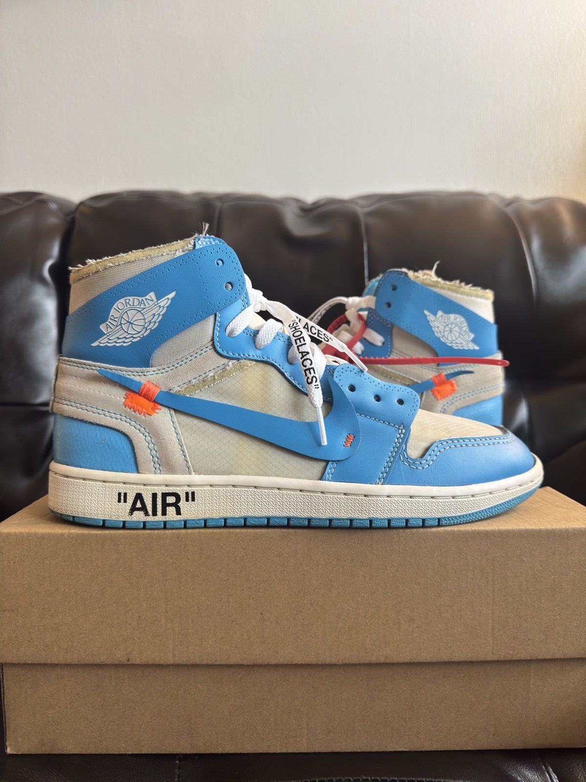 Jordan Brand × Off-White Air Jordan 1 High Off White "UNC" Size US 9.5 / EU 42-43 - 2 Thumbnail