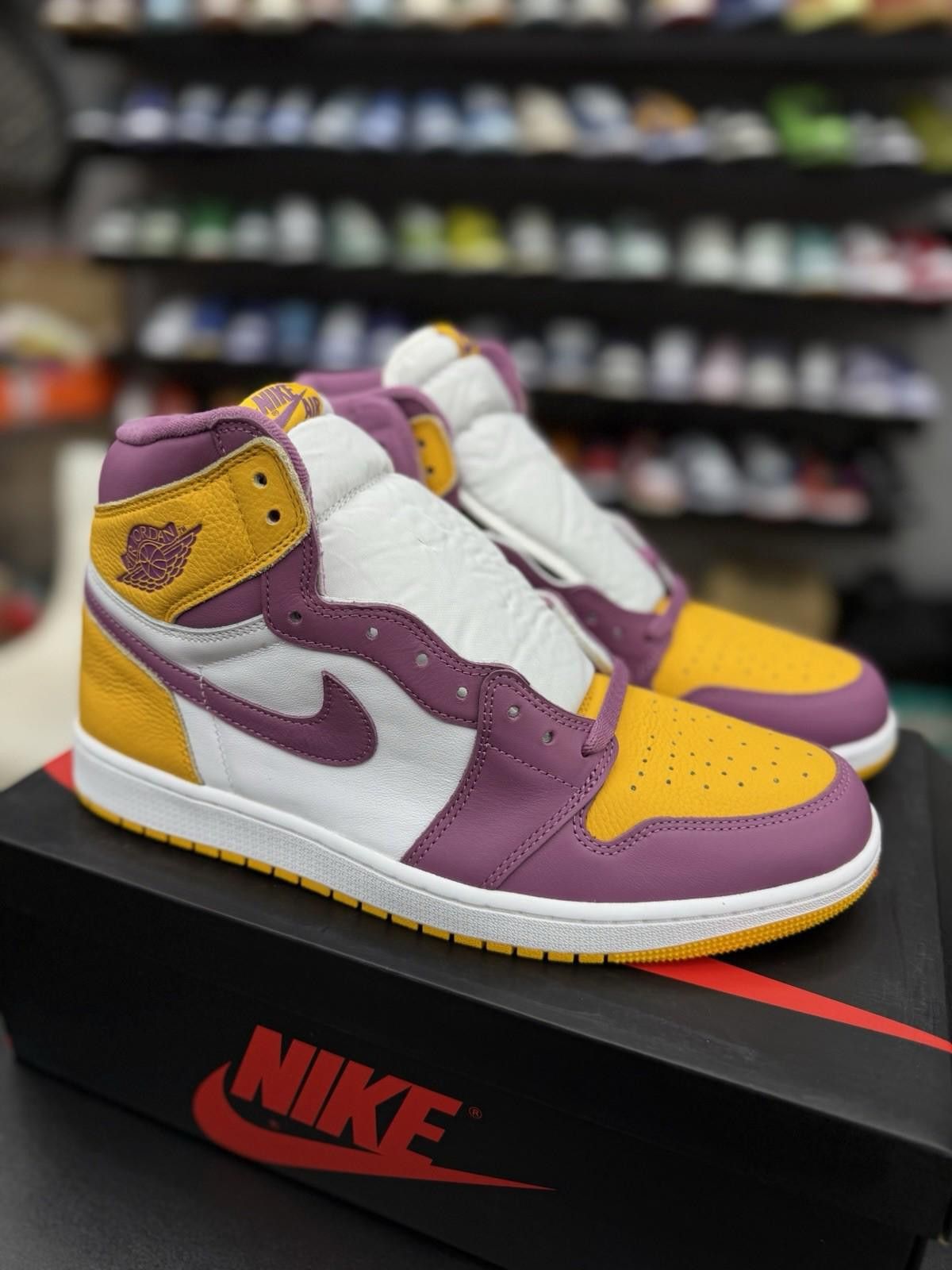 Jordan Brand Jordan 1 Retro High OG Brotherhood 2022 Size 13 BRAND NEW Size US 13 / EU 46 - 3 Thumbnail