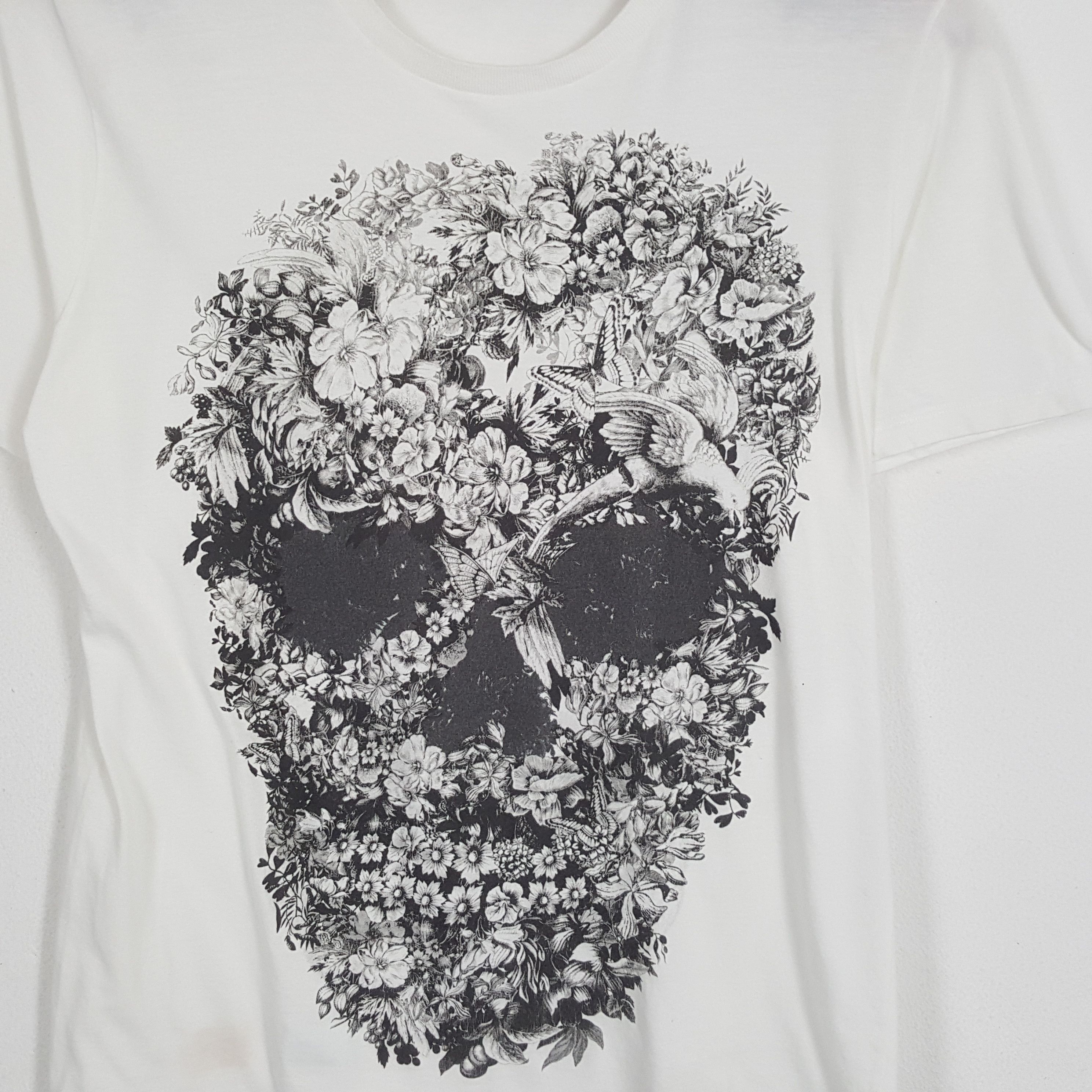 Alexander McQueen × McQ Alexander McQueen × Vintage ALEXANDER MCQUEEN Skulls Design Designer Brand Tshirt Size US M / EU 48-50 / 2 - 2 Thumbnail
