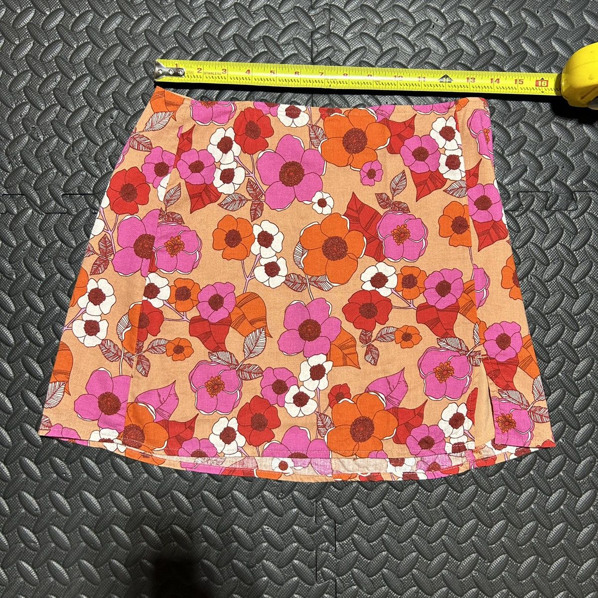 Urban Outfitters Urban Outfitters Mini Skirt Floral Notched Small Petites Size 25" / US 0 / IT 36 - 4 Thumbnail