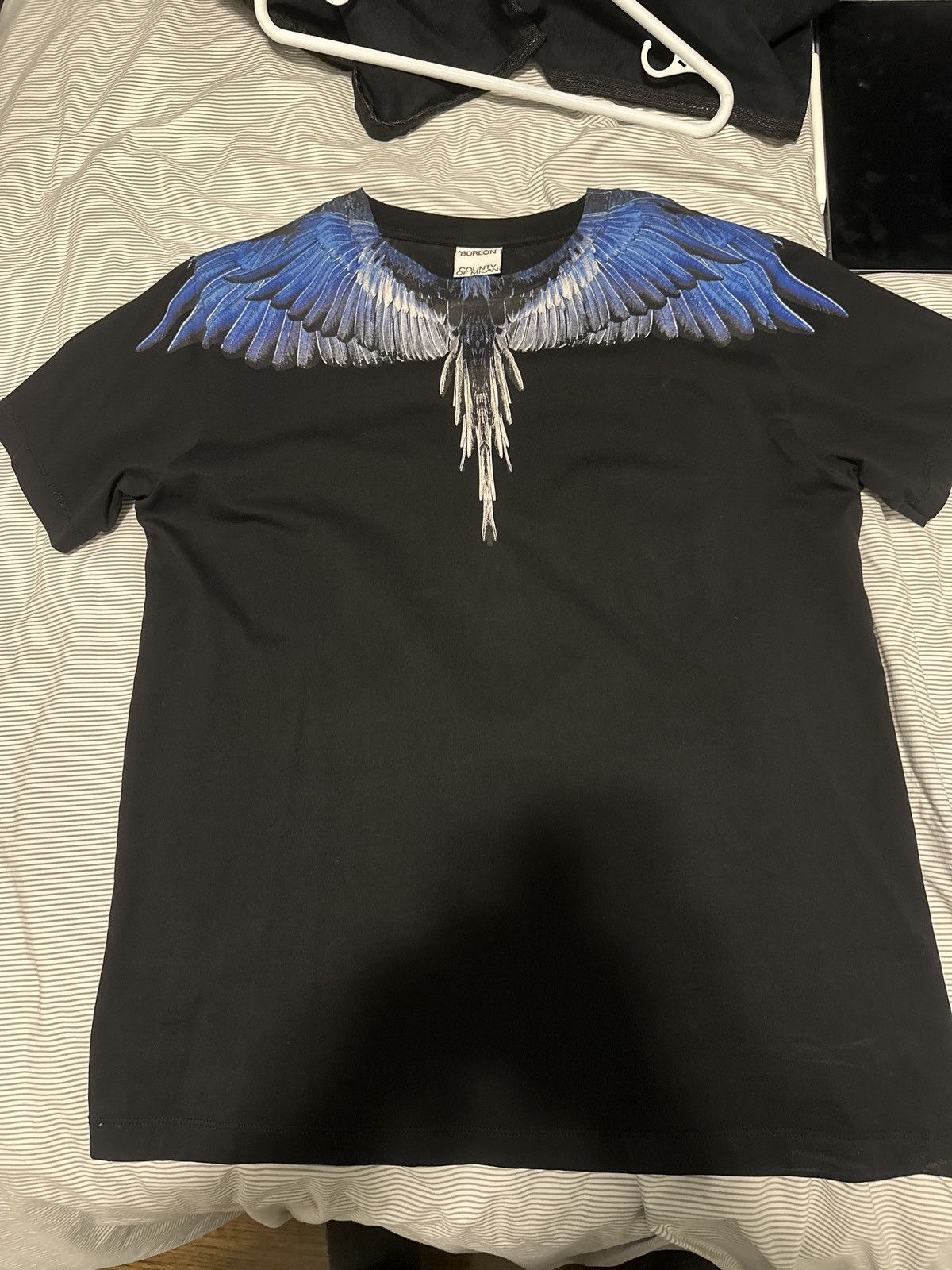 Marcelo Burlon Marcelo Burlon Black/ blue wings tee Size US L / EU 52-54 / 3 - 1 Thumbnail