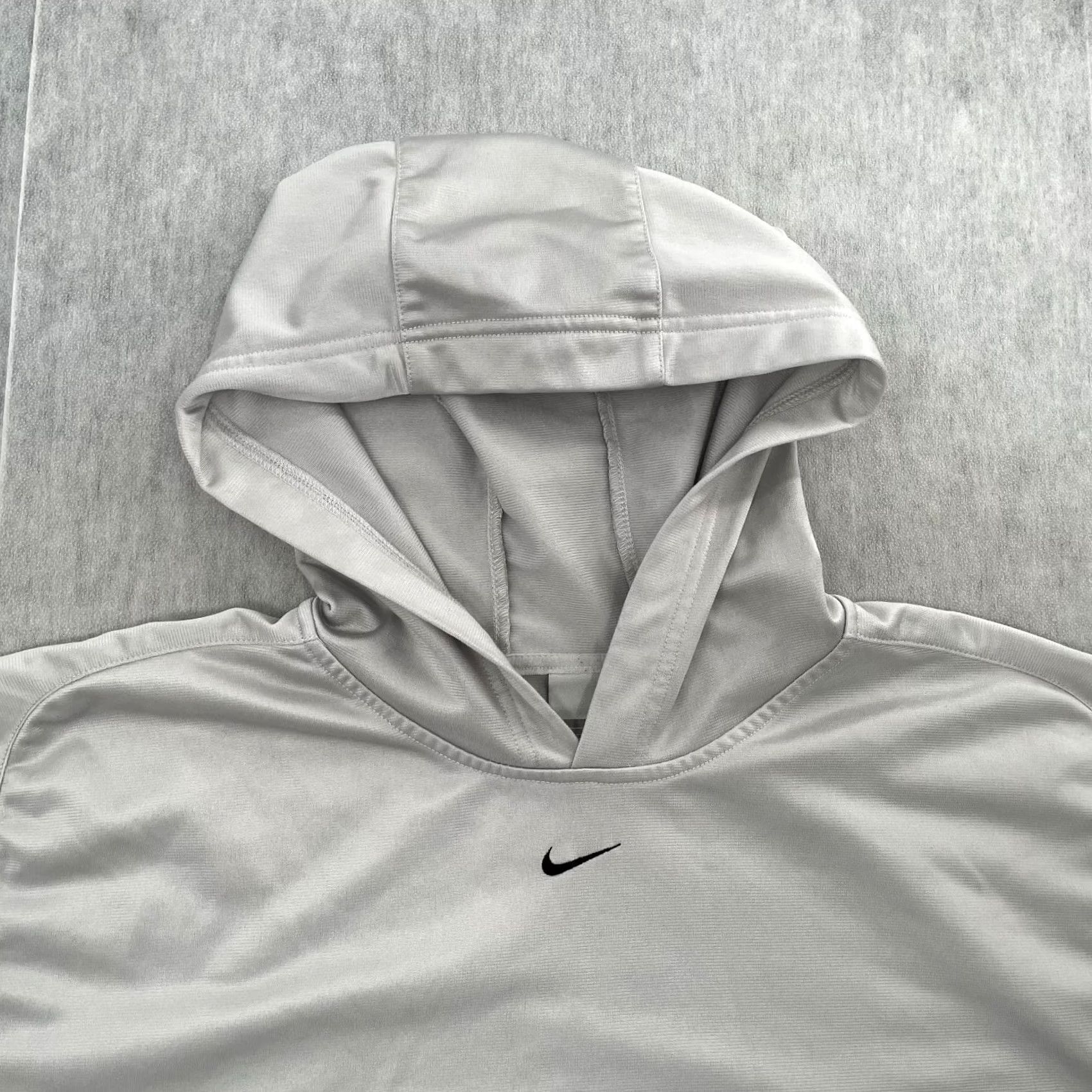 Nike VINTAGE Nike Hoodie Adult XL Chrome Silver Center Swoosh Logo Pullover Mens Y2K Size US XL / EU 56 / 4 - 2 Thumbnail