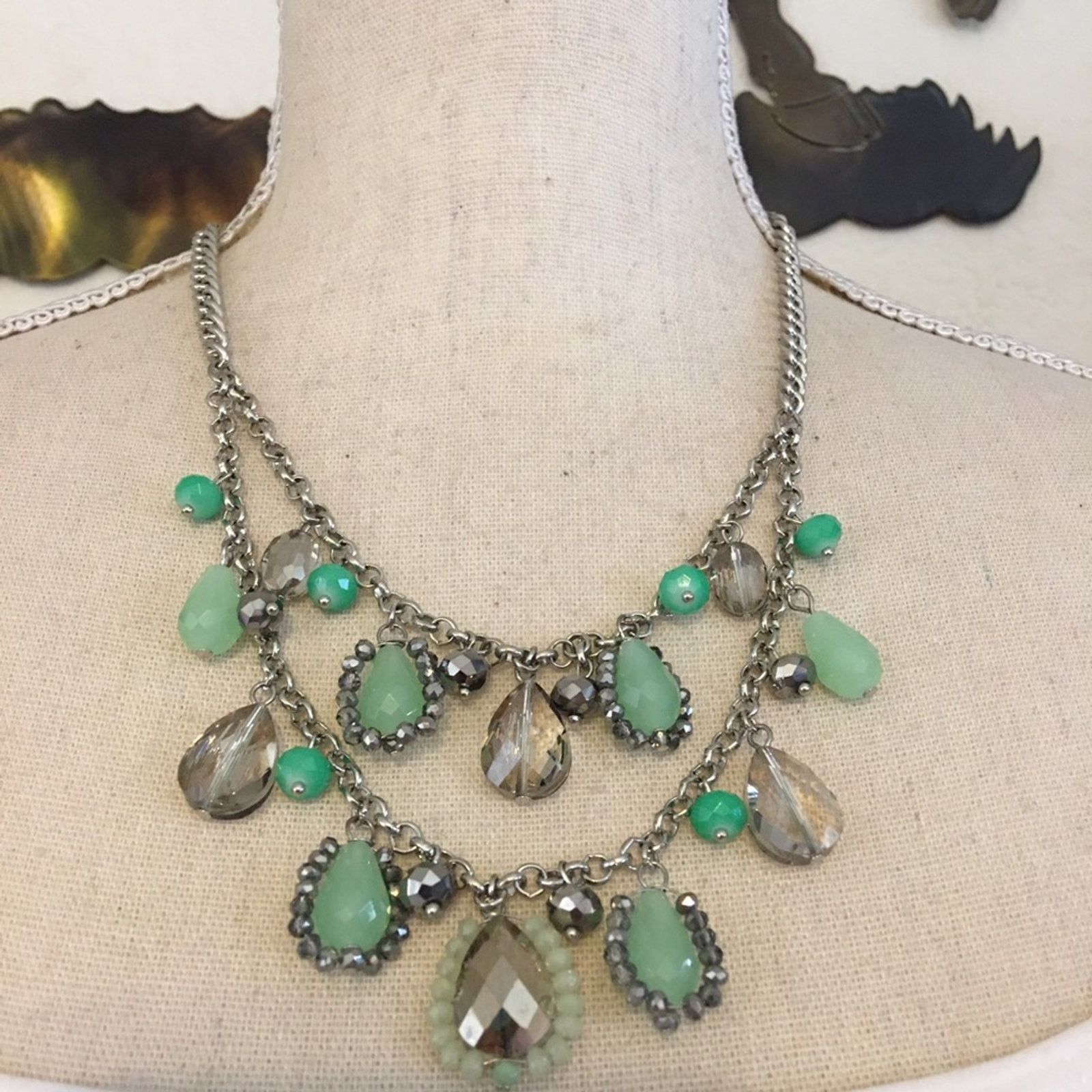 Vera Wang Vera Wang green sparkle chandelier style necklace Size ONE SIZE - 1 Thumbnail