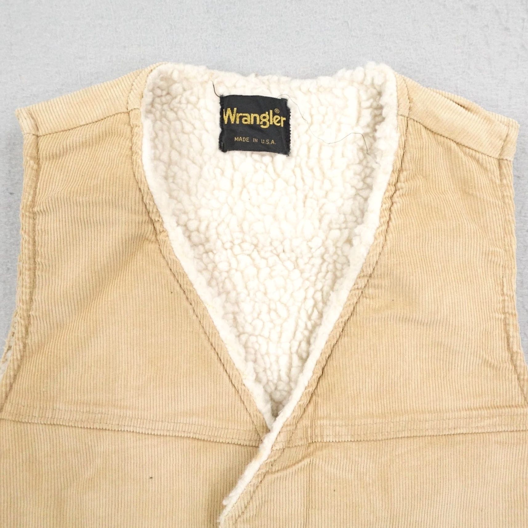 Wrangler VINTAGE Wrangler Vest Mens S Beige Corduroy Sherpa Lined Western Cowboy 70s Size US S / EU 44-46 / 1 - 2 Thumbnail