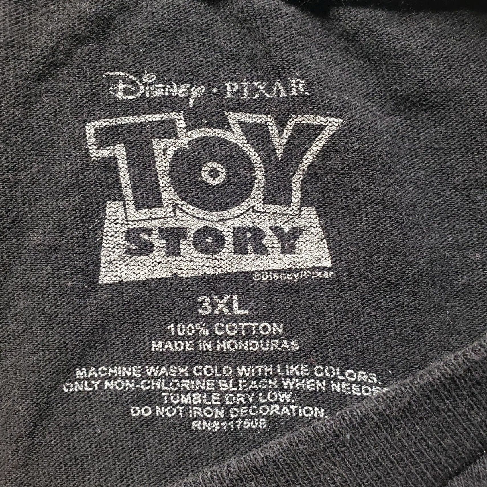 Disney VINTAGE Toy Story 3 Pixar Movie Alien Claw Machine Short Sleeve T-Shirt Mens 3XL Black Size US XXL / EU 58 / 5 - 3 Thumbnail
