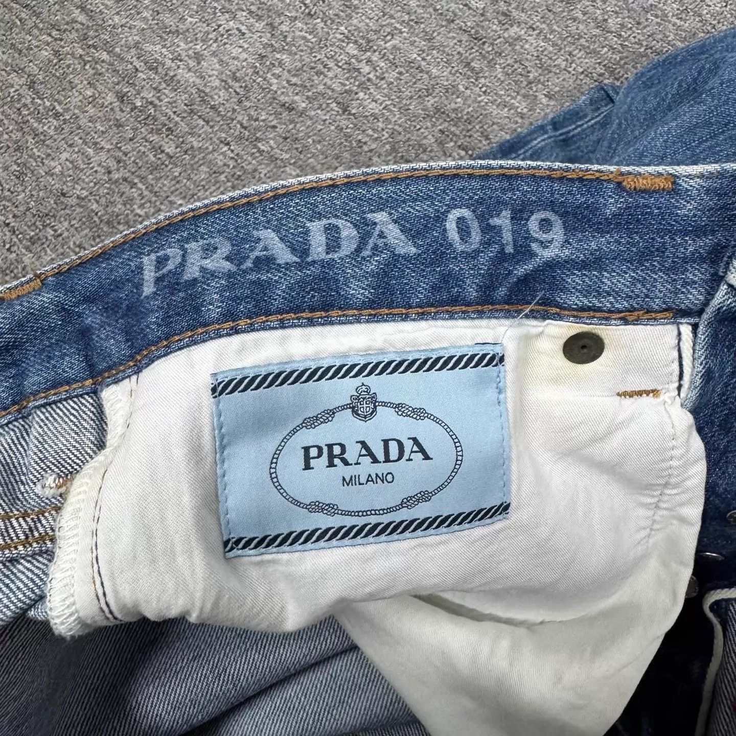 Prada Prada Triangle Logo Jeans New with Tags Size 30 Size 30" / US 8 / IT 44 - 6 Thumbnail
