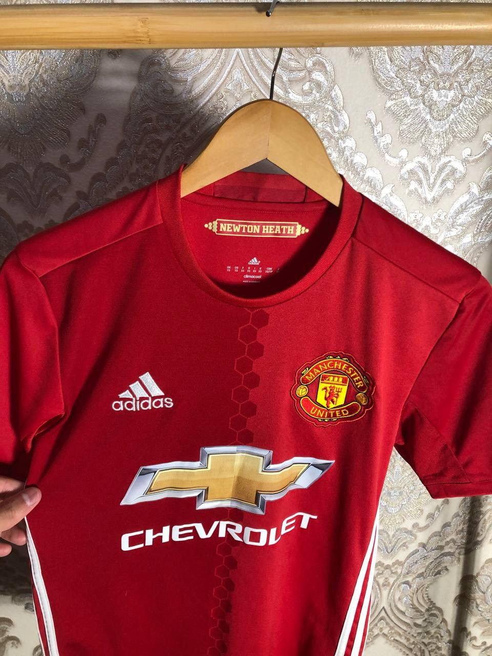 Vintage VERY RARE ADIDAS FC MANCHESTER UNITED ENGLAND SOCCER JERSEY Size US XS / EU 42 / 0 - 2 Thumbnail
