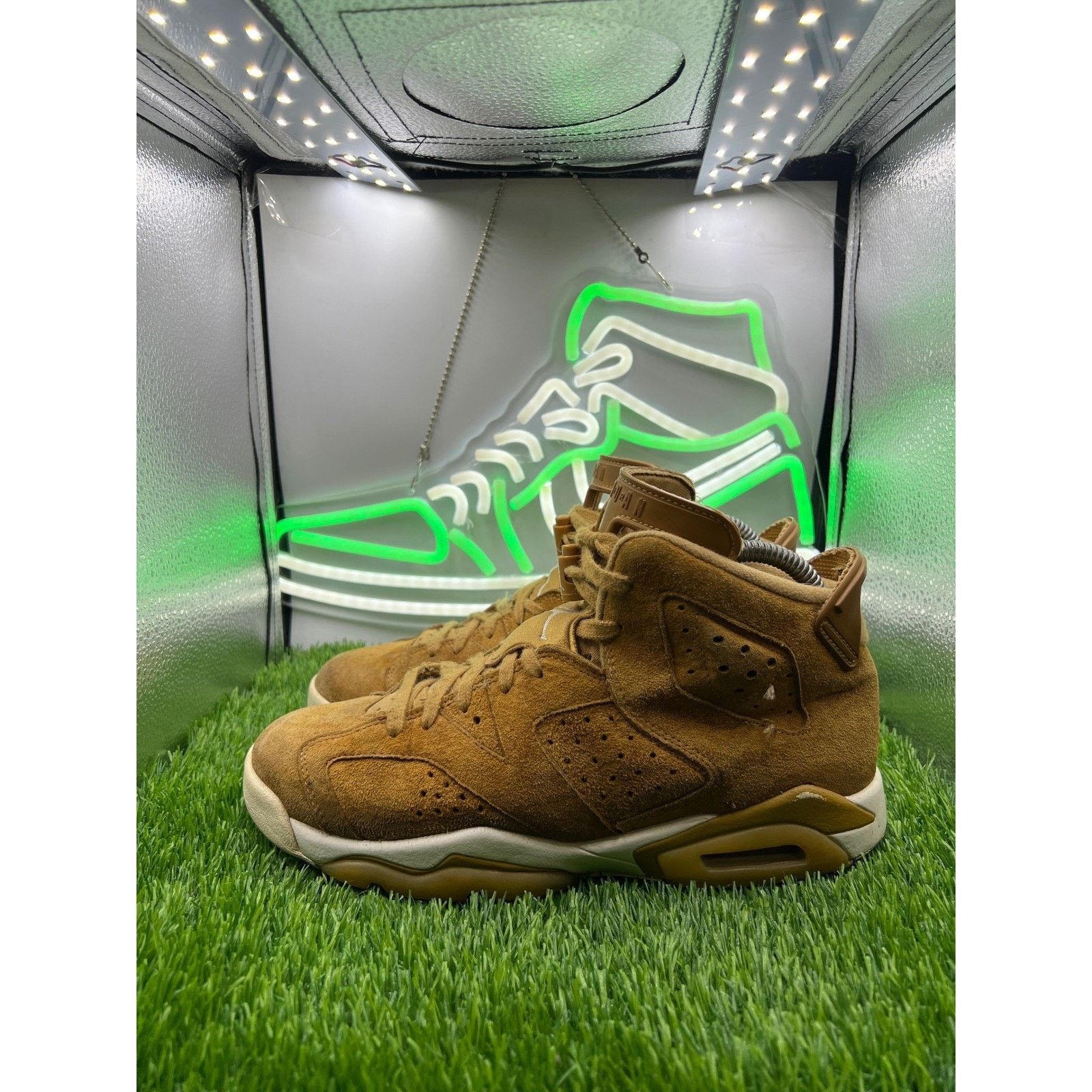 Jordan Brand × Nike Nike Air Jordan 6 Retro High GS Golden Harvest Wheat Size 7Y Size US 7 / EU 40 - 1 Thumbnail