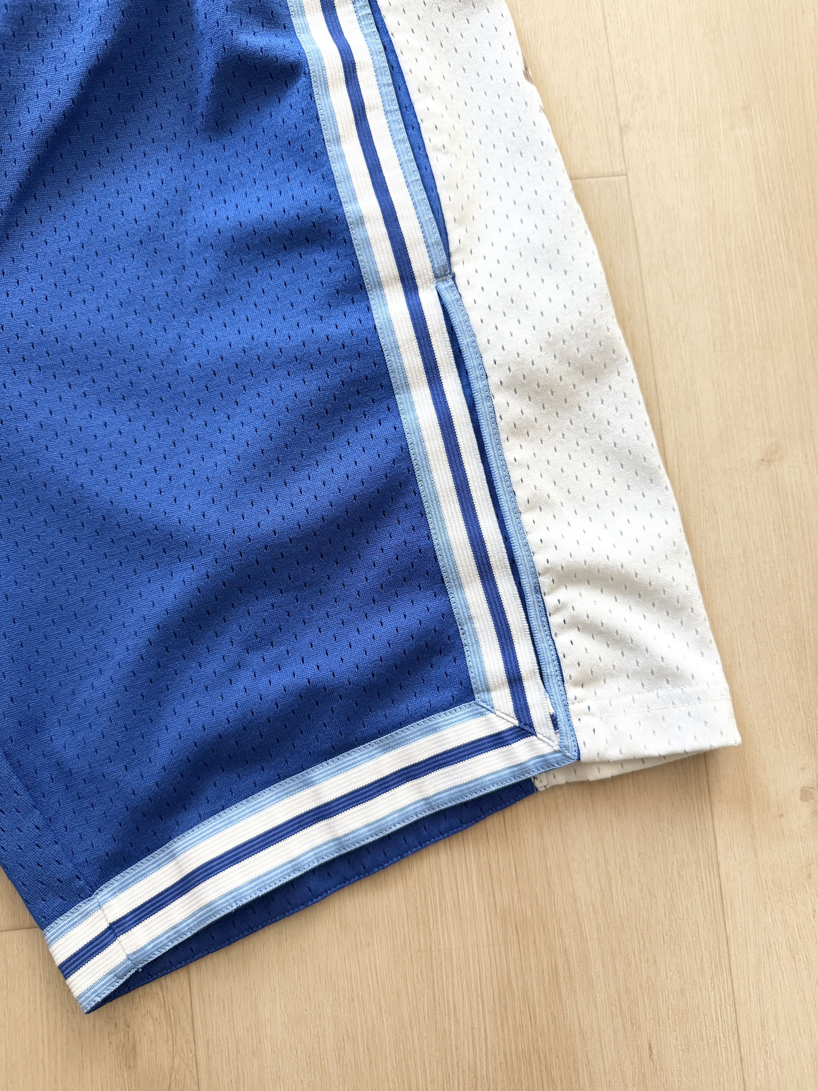 Mitchell & Ness STEAL! '96-97 NBA Los Angeles Lakers Swingman Shorts Size US 34 / EU 50 - 6 Thumbnail