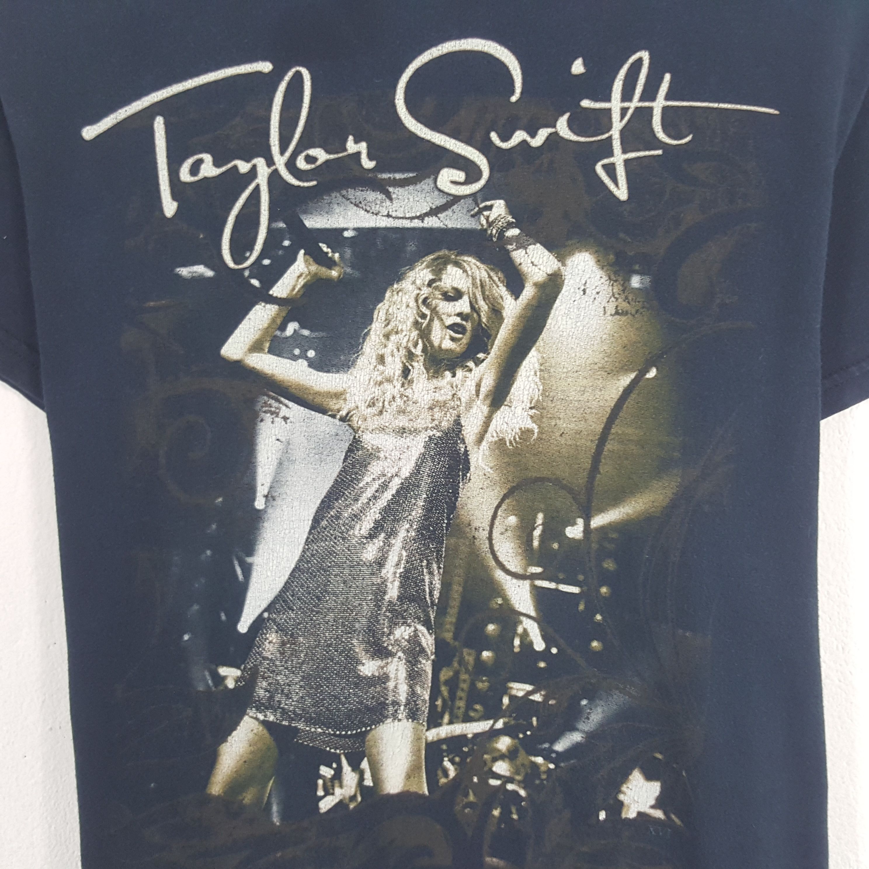 Band Tees × Vintage Vintage Taylor Swift American Singer Rock Tour Tshirt Size US S / EU 44-46 / 1 - 2 Thumbnail