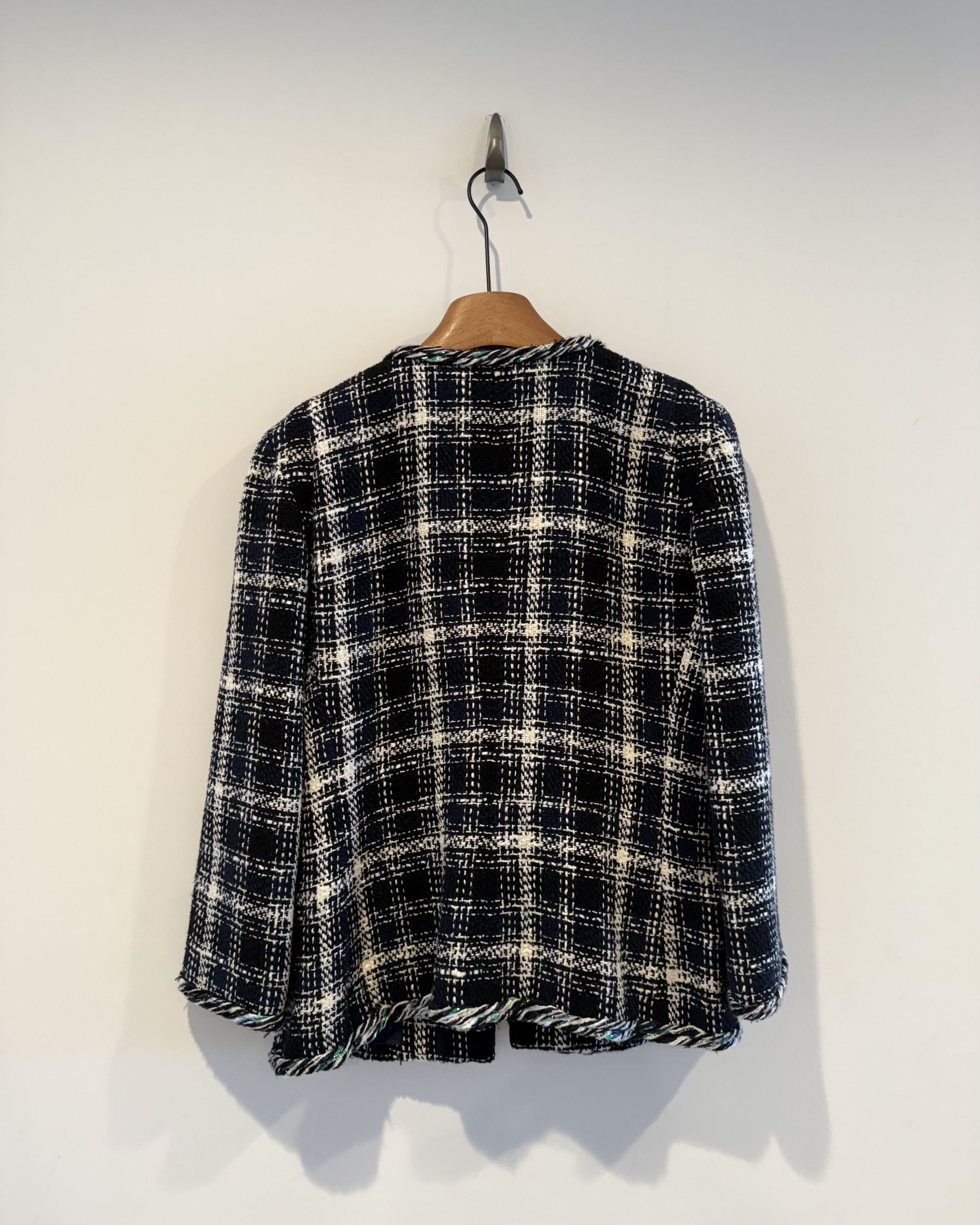 Chanel Chanel 18C Tweed Gripoix Jacket Size US M / EU 48-50 / 2 - 2 Thumbnail