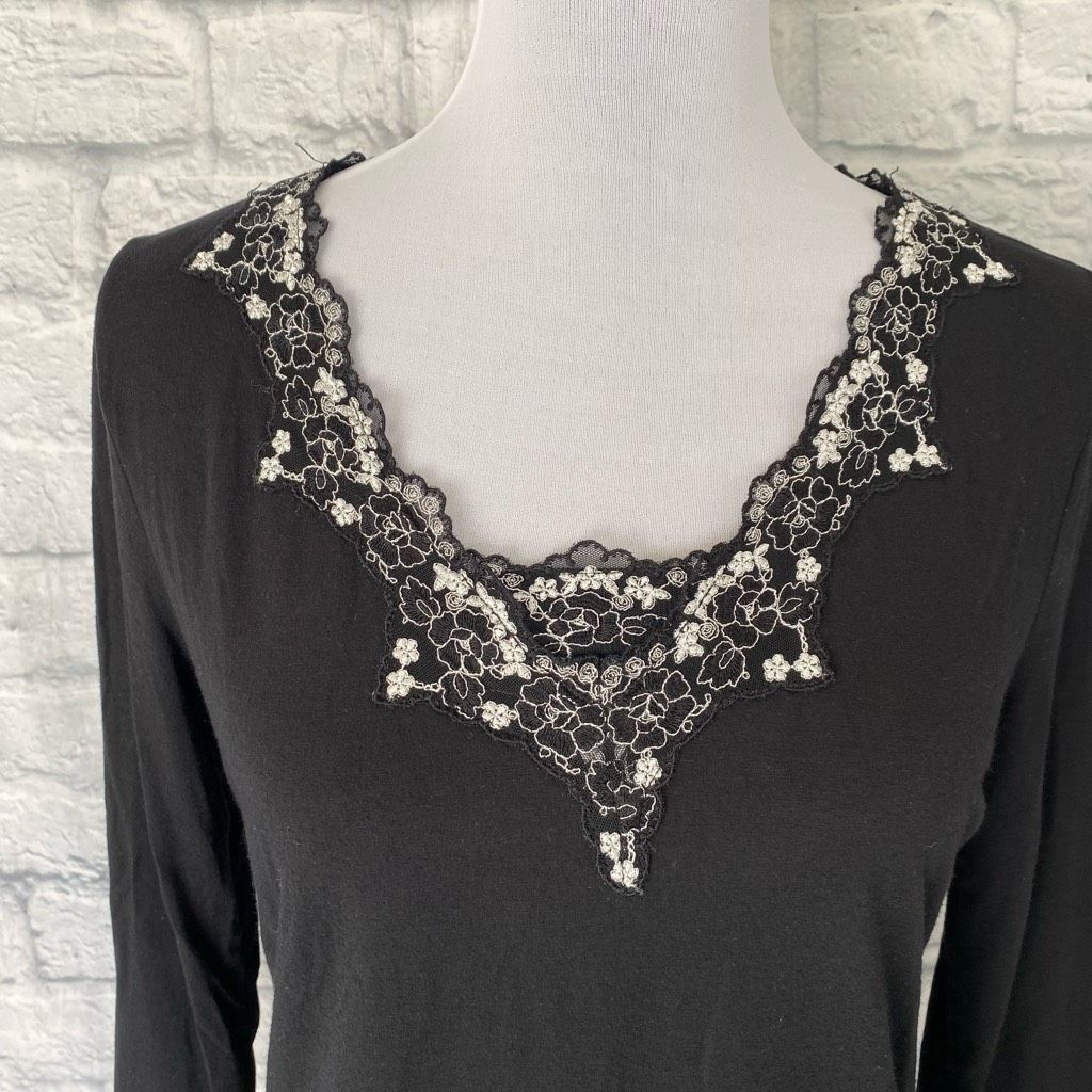 Anne Klein Ann Klein stretch women M v-cut lace neck & sleeve cuffs Size M / US 6-8 / IT 42-44 - 2 Thumbnail