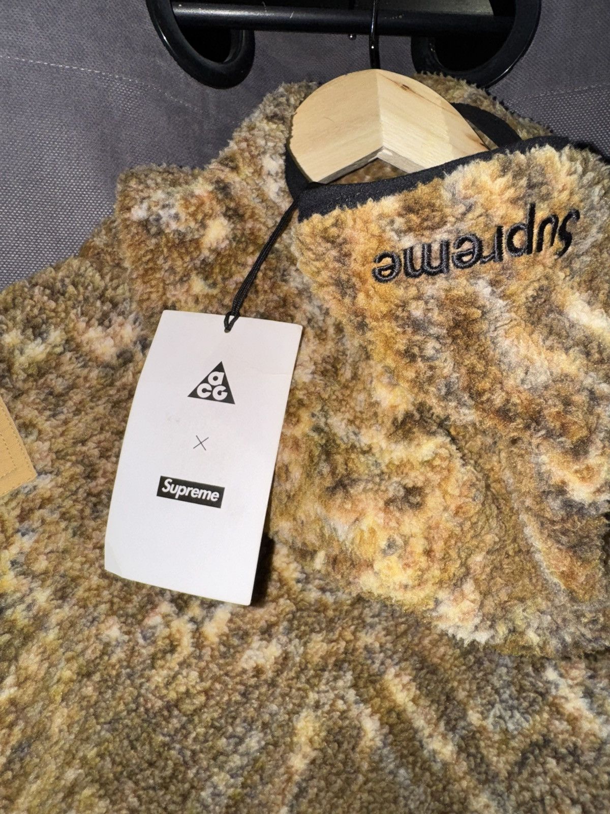 Nike ACG × Supreme Nike ACG Supreme Fleece Pullover Snakeskin Pattern Beige Size US L / EU 52-54 / 3 - 3 Thumbnail